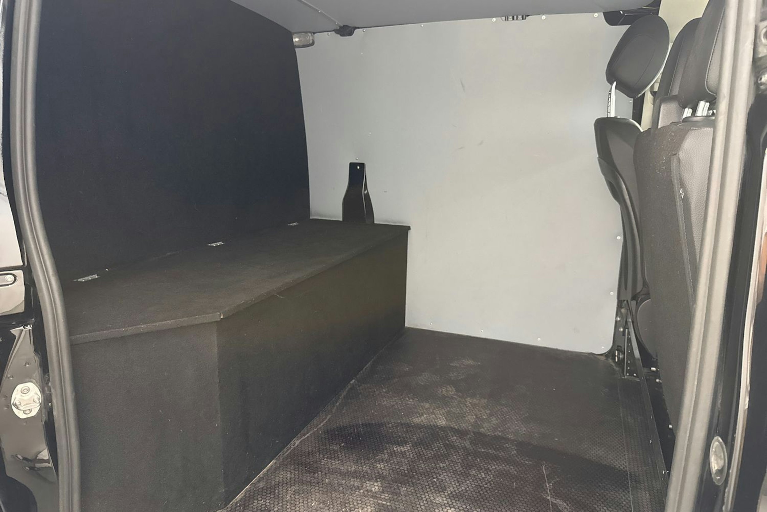 musta Mercedes-Benz Vito 2021 kuva 25.