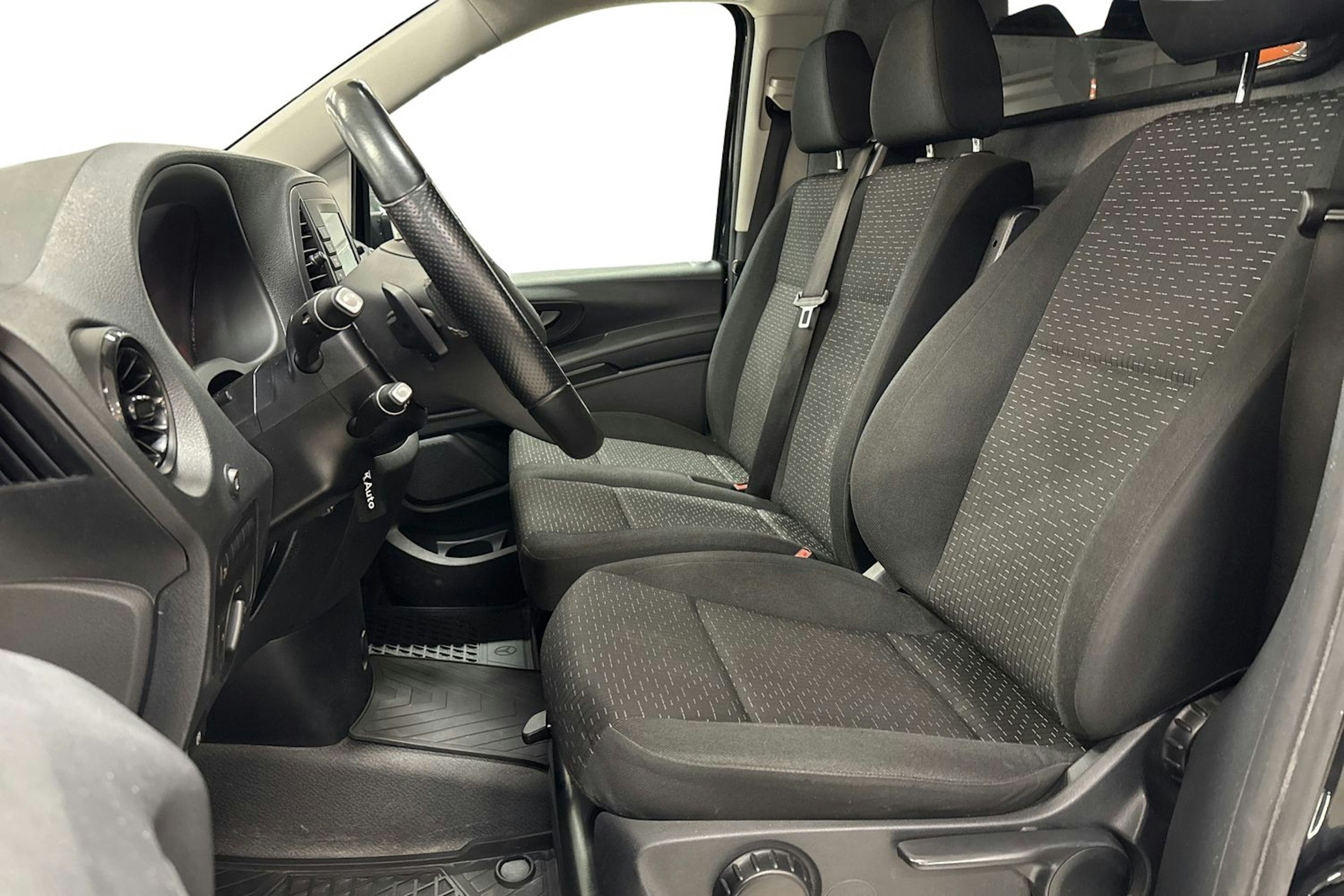 musta Mercedes-Benz Vito 2021 kuva 7.