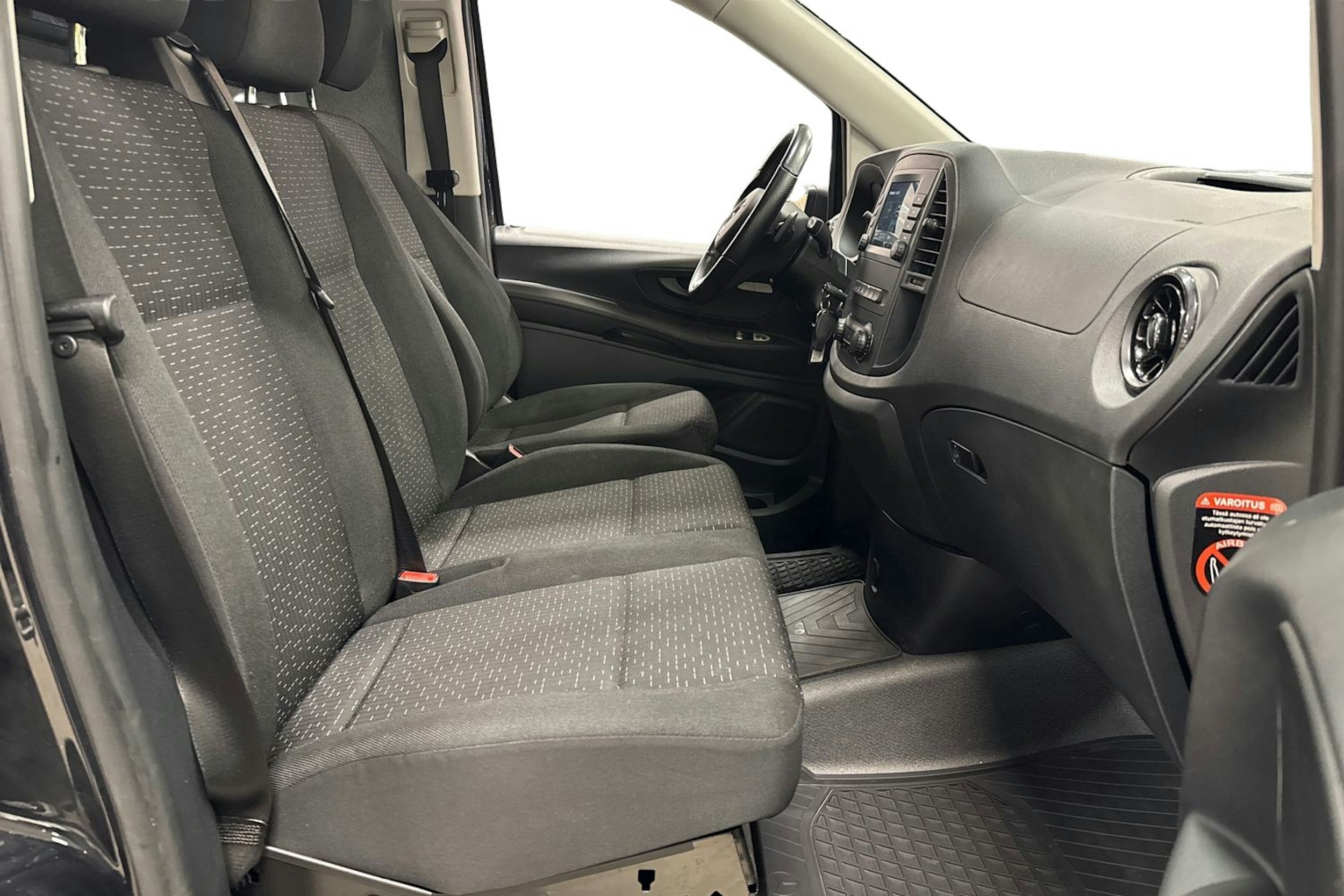 musta Mercedes-Benz Vito 2021 kuva 10.