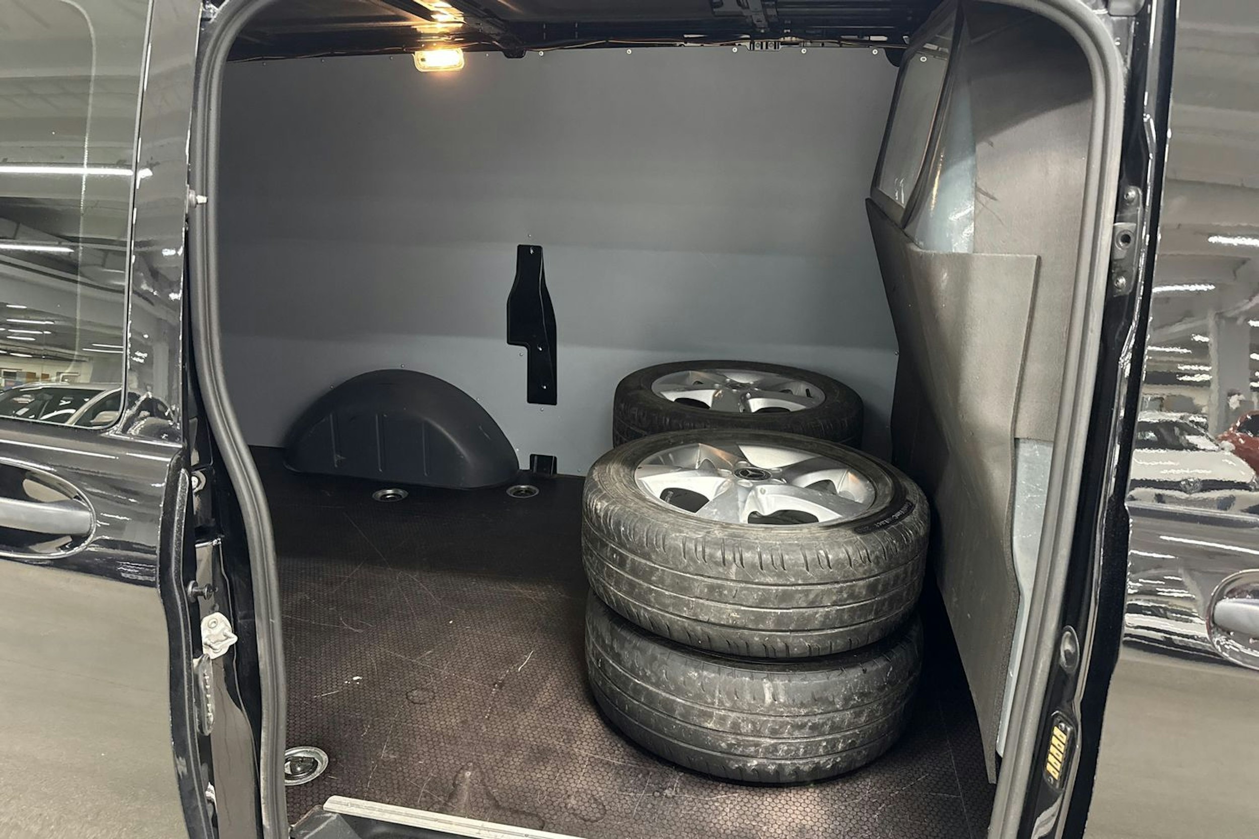 musta Mercedes-Benz Vito 2021 kuva 13.