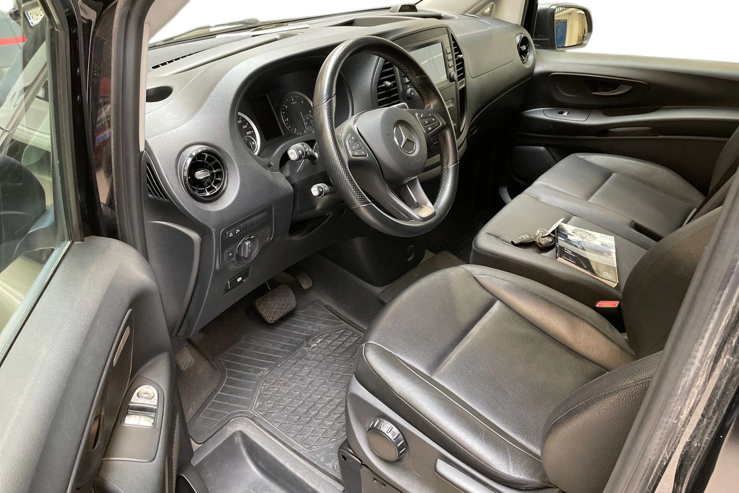 musta Mercedes-Benz Vito 2021 kuva 3.