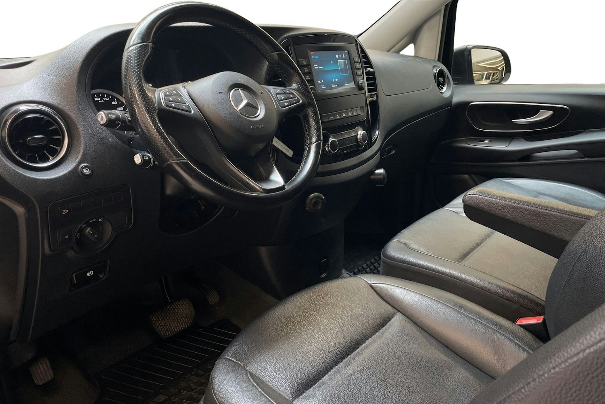 musta Mercedes-Benz Vito 2021 kuva 7.