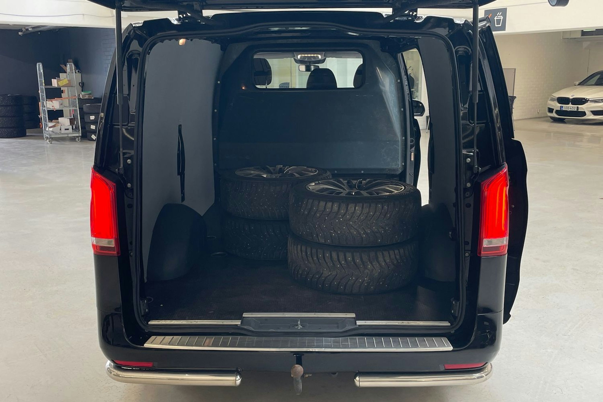 musta Mercedes-Benz Vito 2021 kuva 14.