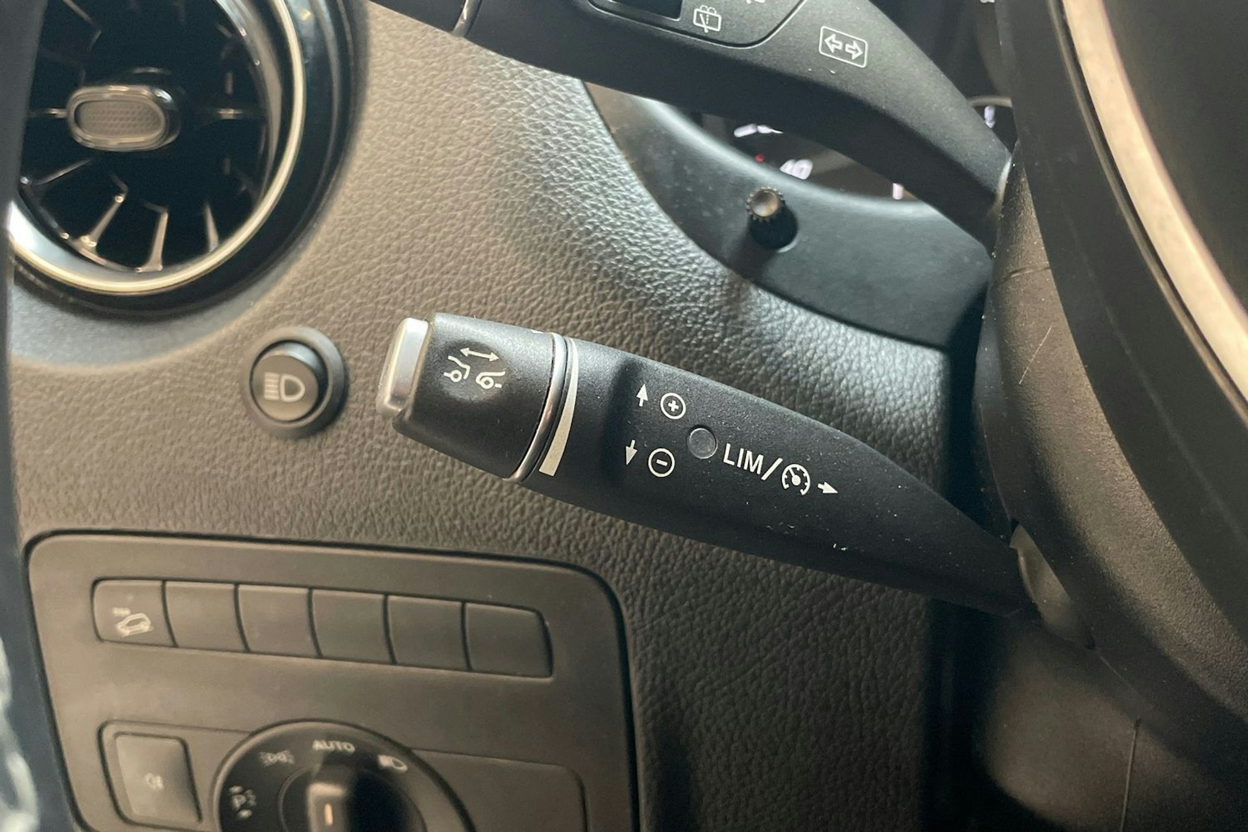 musta Mercedes-Benz Vito 2021 kuva 20.