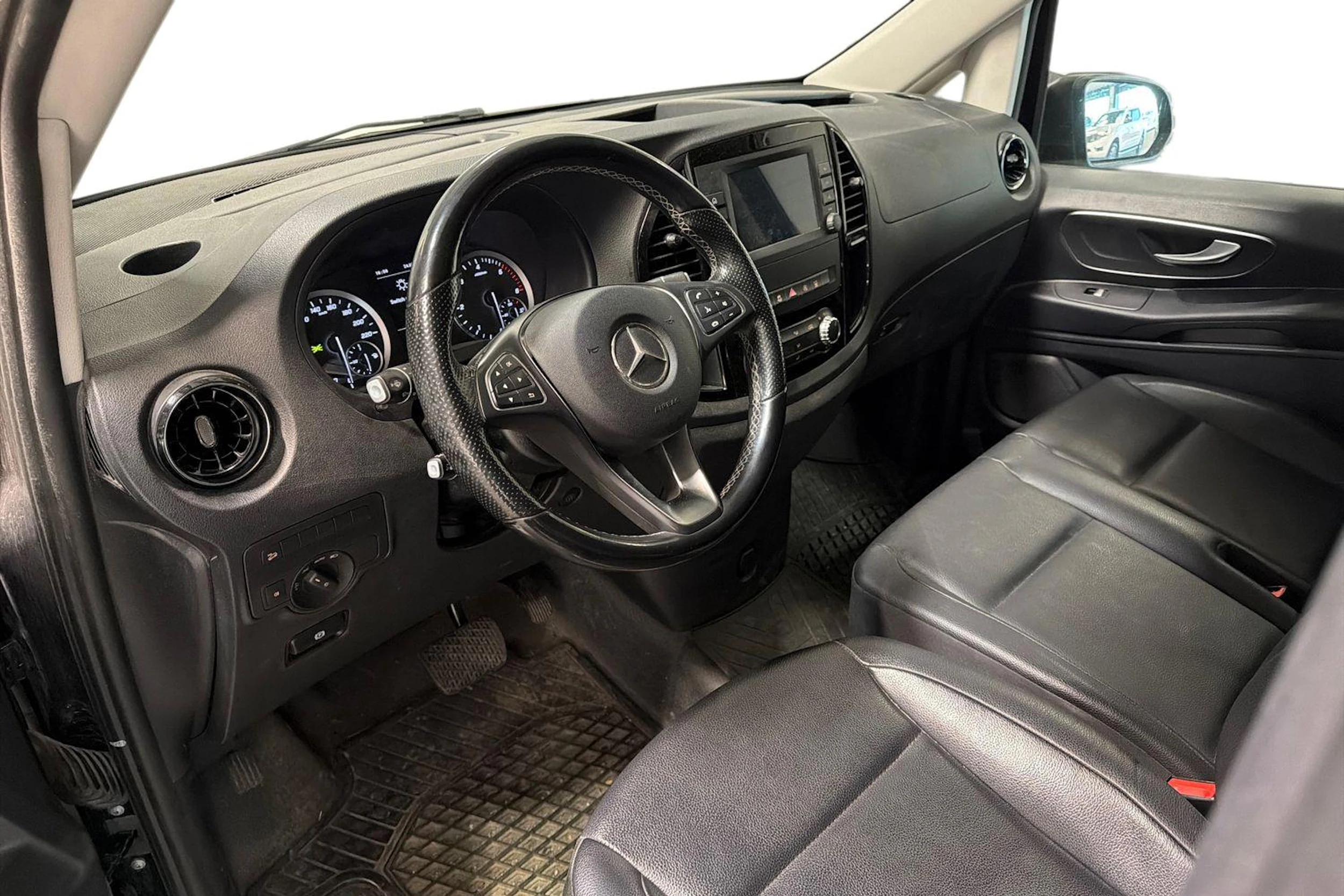 musta Mercedes-Benz Vito 2021 kuva 3.