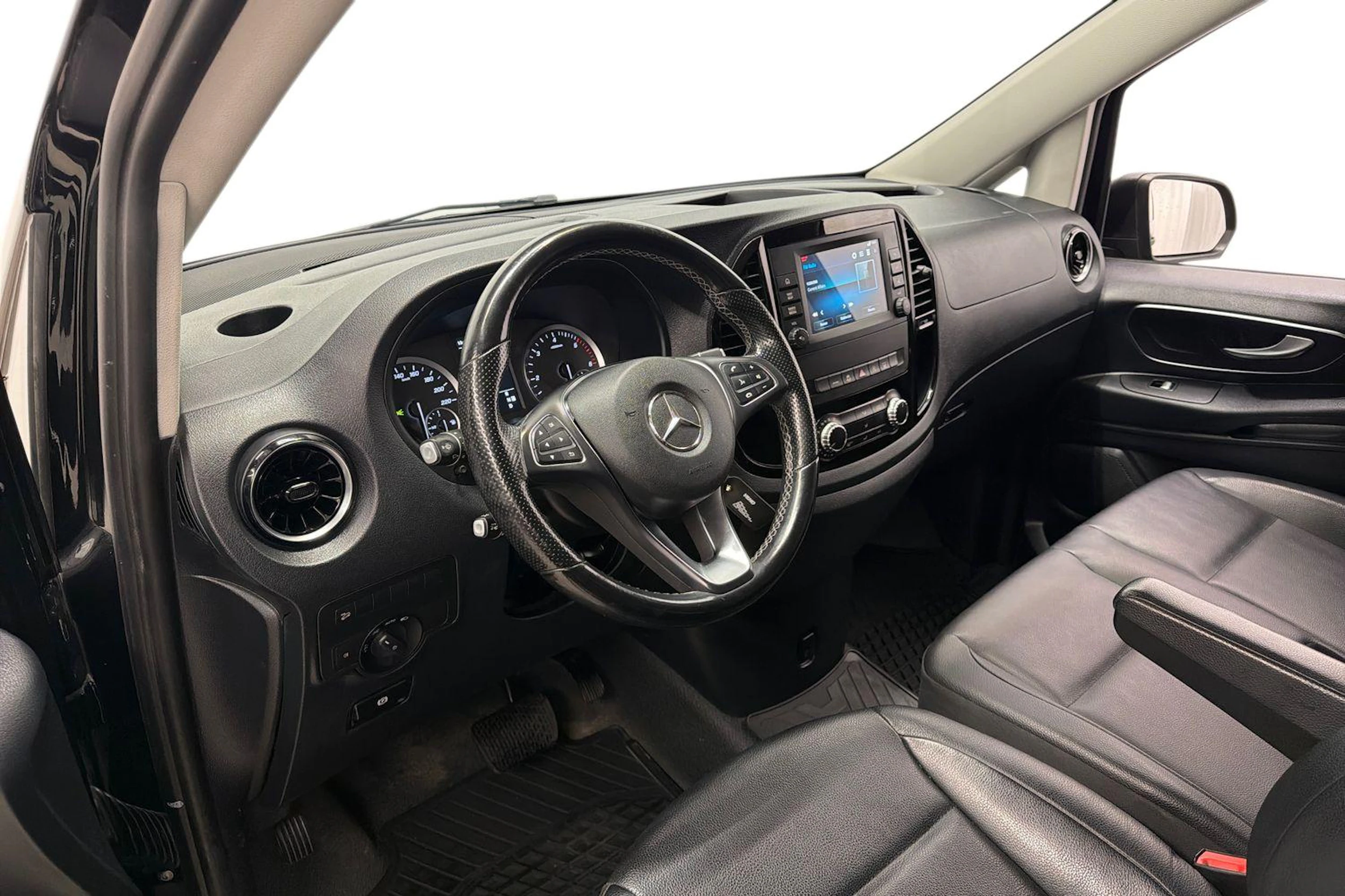 musta Mercedes-Benz Vito 2021 kuva 6.