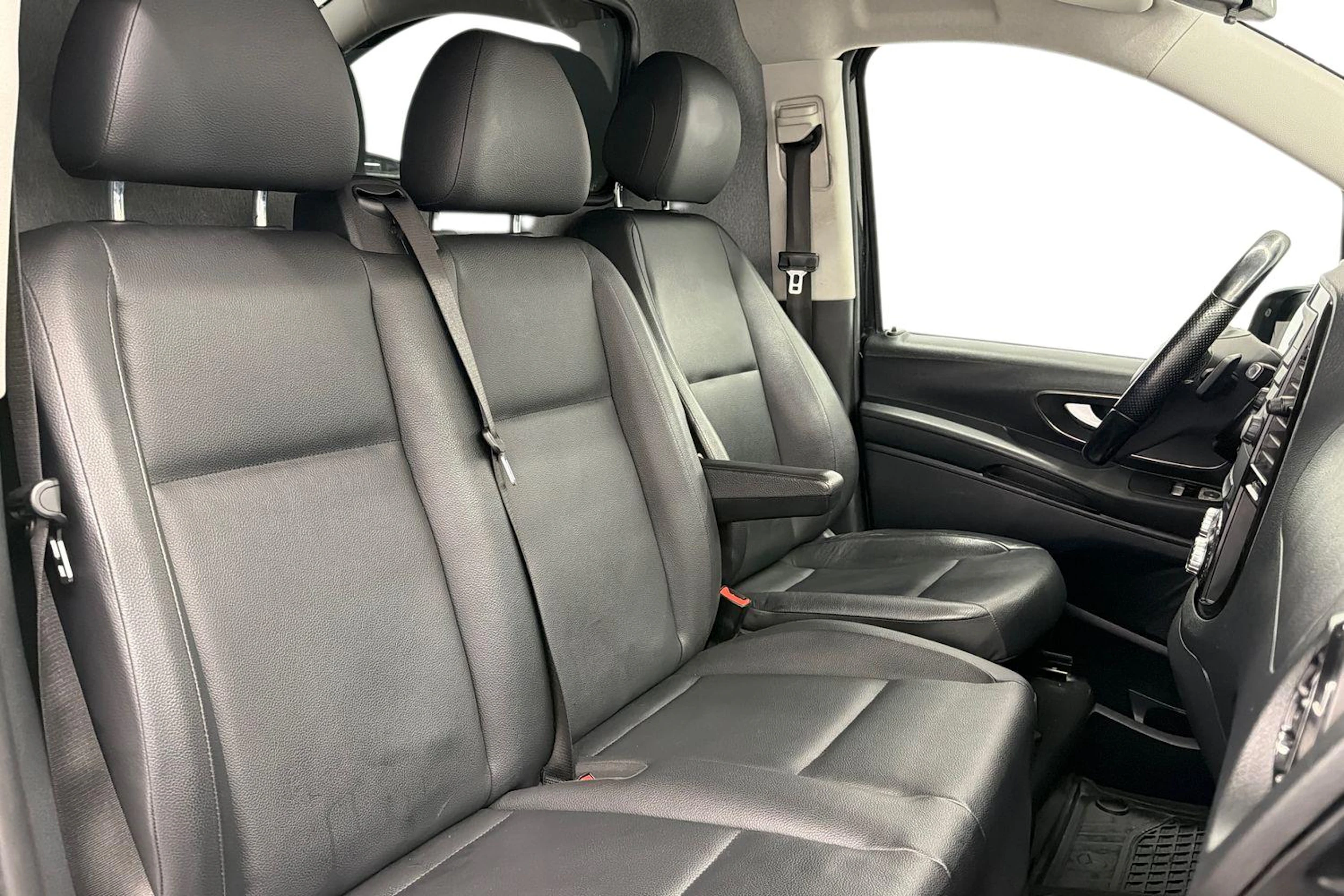 musta Mercedes-Benz Vito 2021 kuva 8.
