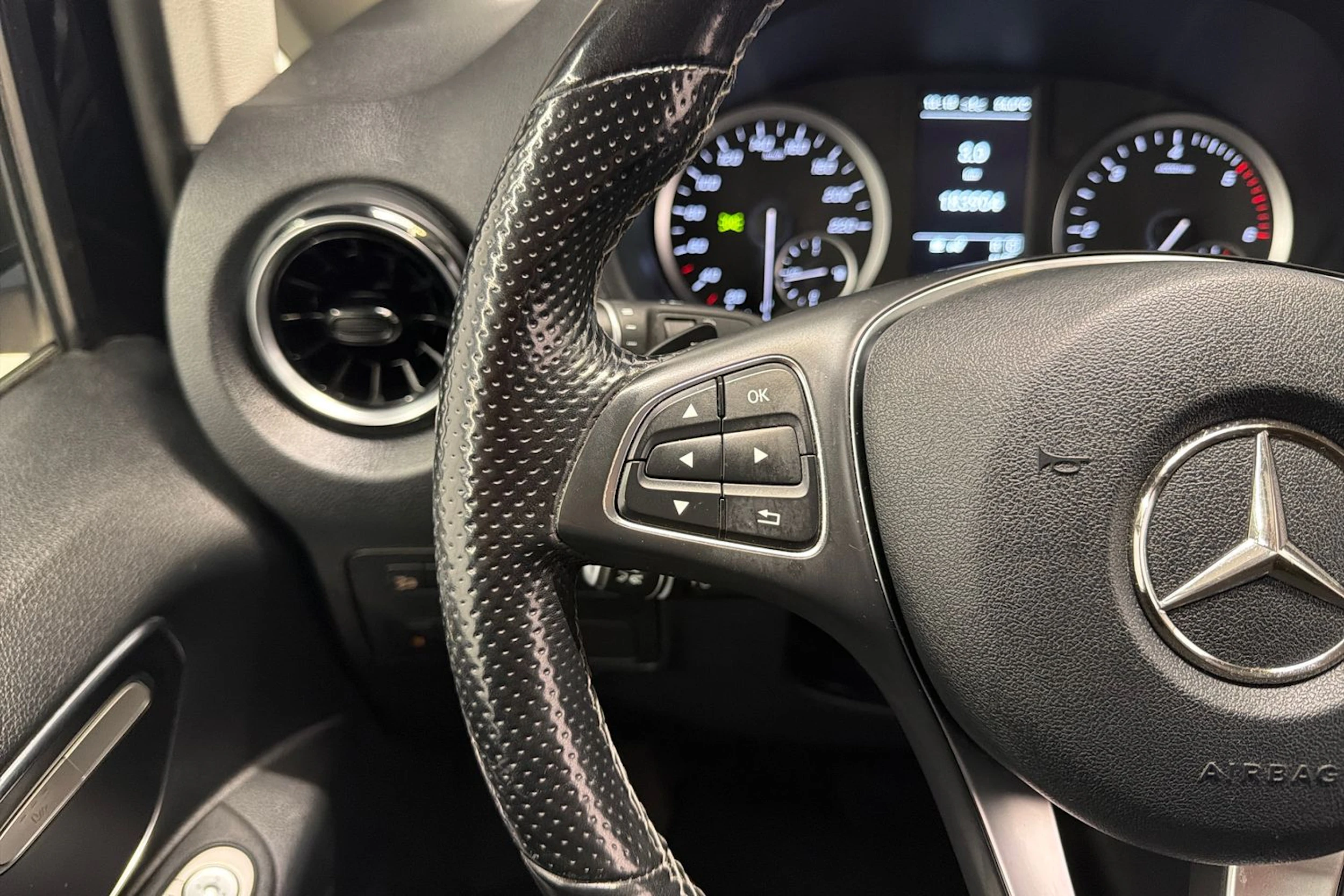 musta Mercedes-Benz Vito 2021 kuva 11.