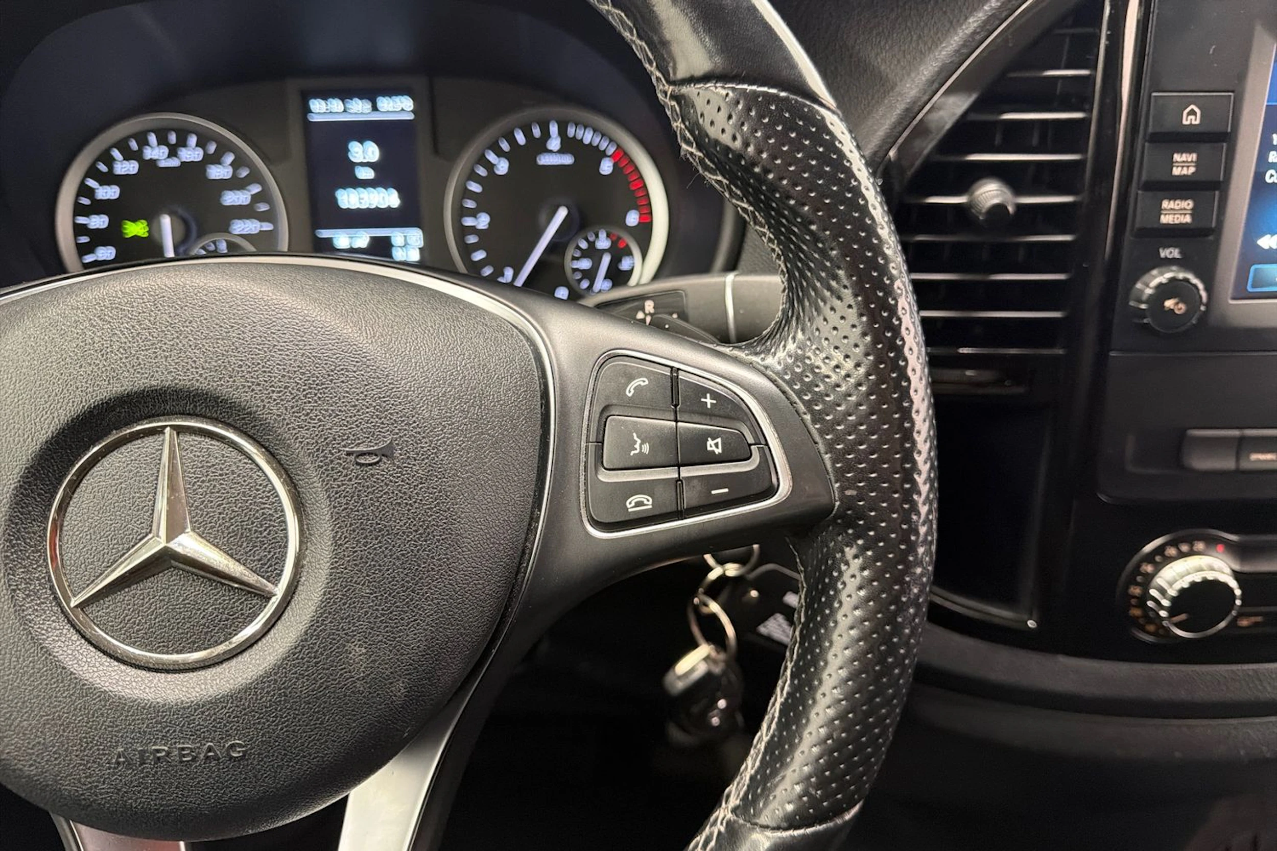 musta Mercedes-Benz Vito 2021 kuva 13.