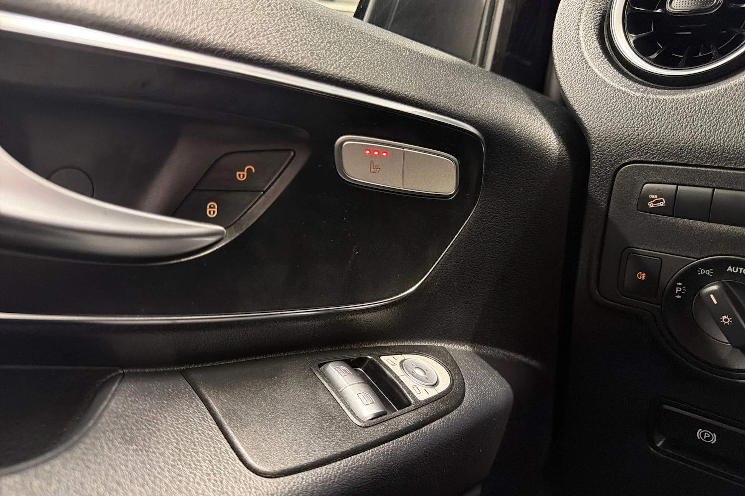 musta Mercedes-Benz Vito 2021 kuva 15.