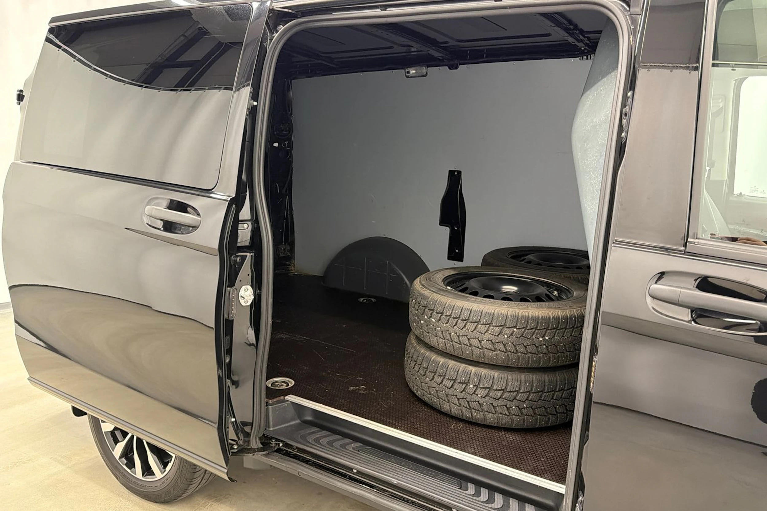 musta Mercedes-Benz Vito 2021 kuva 21.