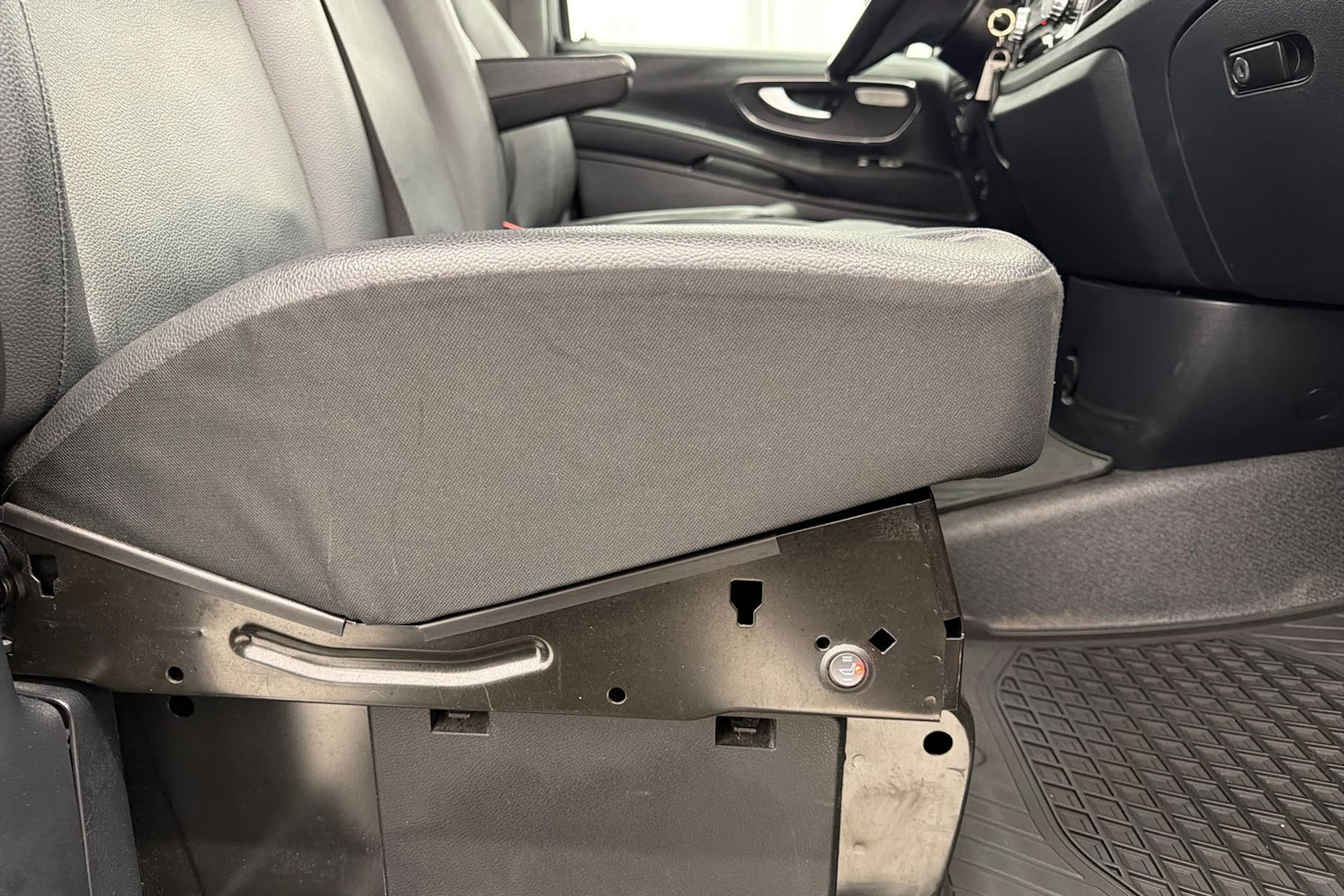 musta Mercedes-Benz Vito 2021 kuva 23.