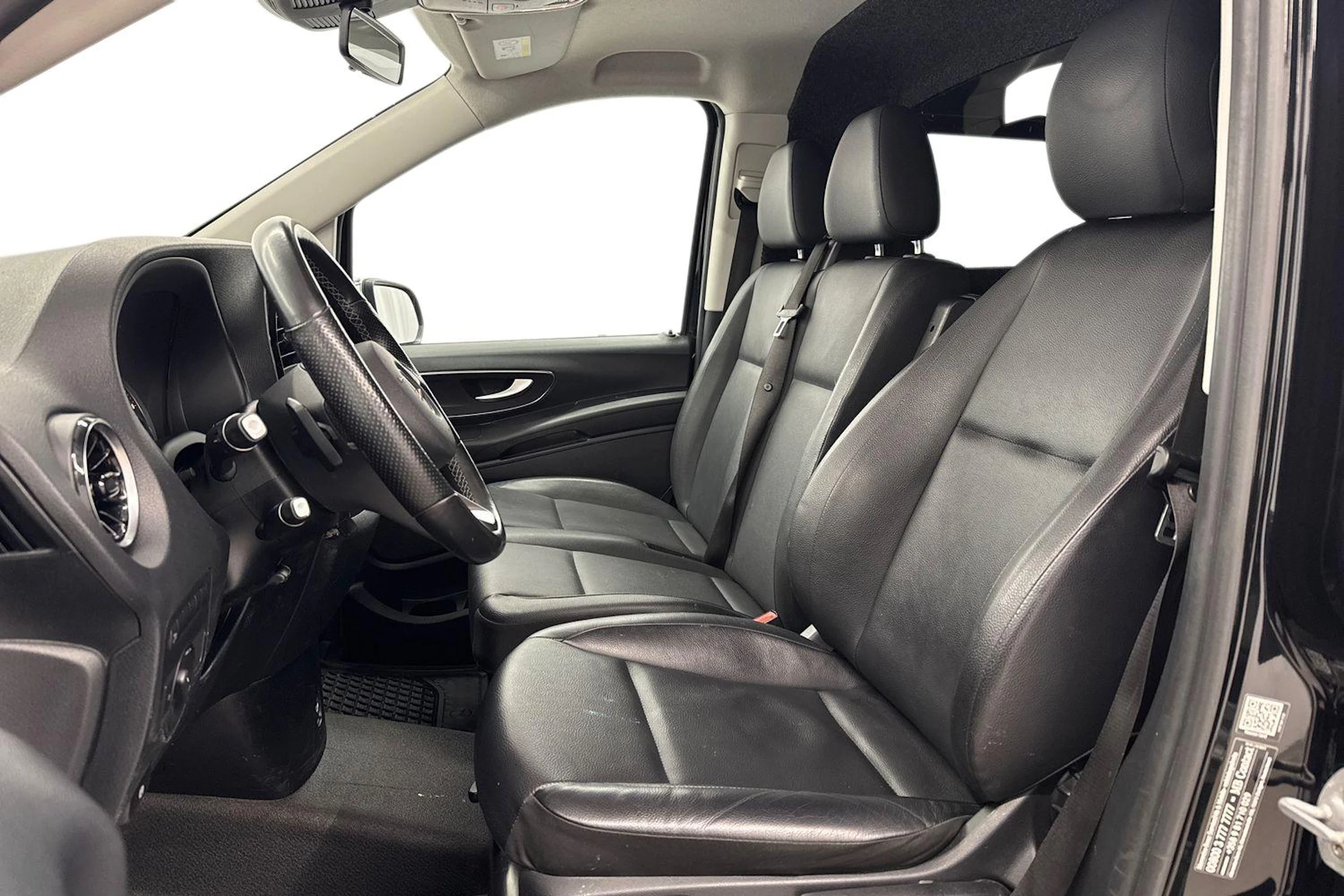 musta Mercedes-Benz Vito 2021 kuva 8.