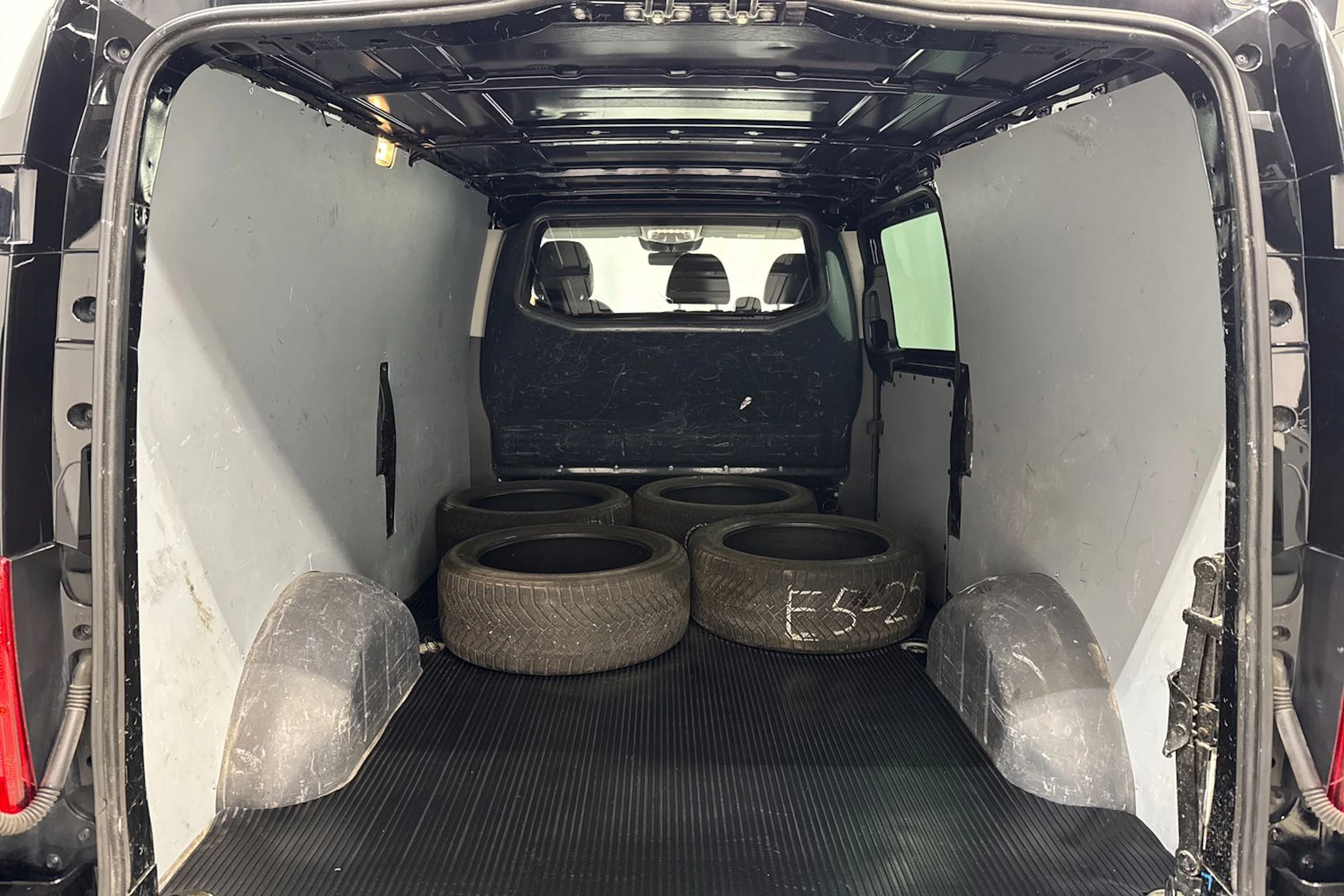 musta Mercedes-Benz Vito 2021 kuva 10.