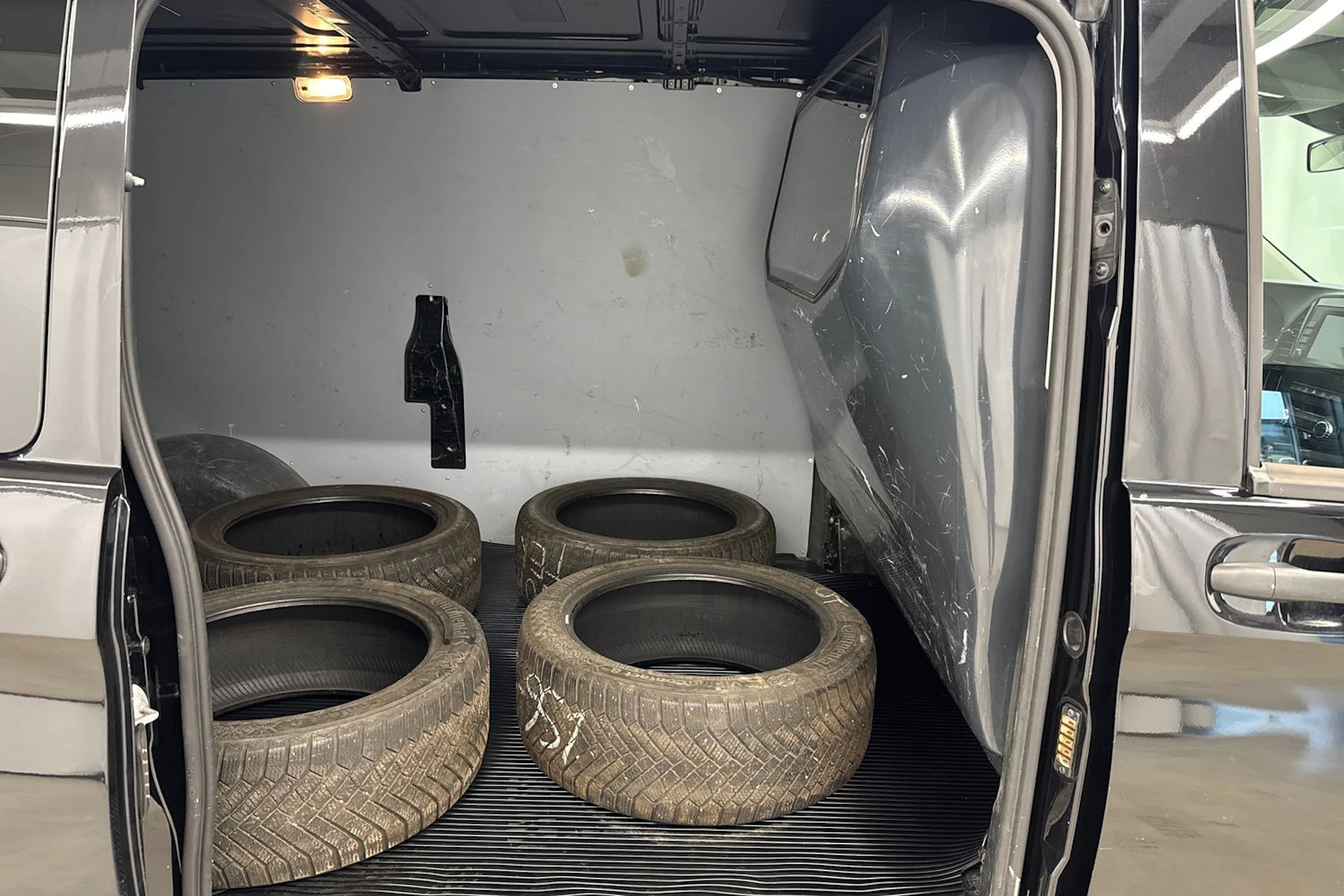 musta Mercedes-Benz Vito 2021 kuva 11.