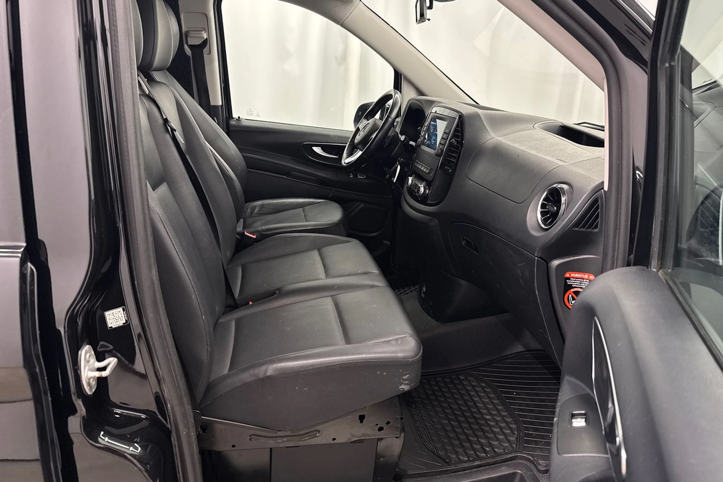 musta Mercedes-Benz Vito 2021 kuva 15.
