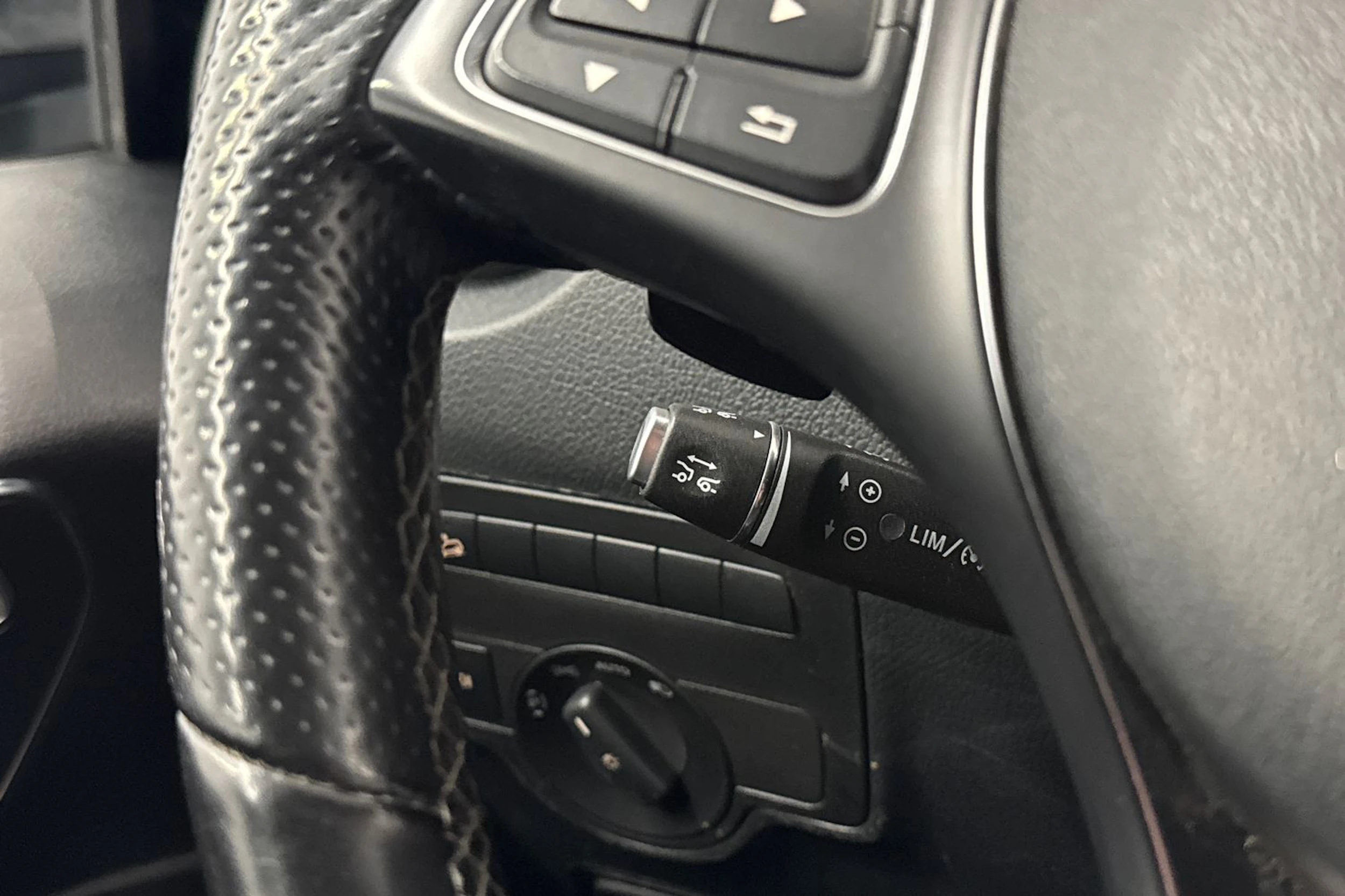 musta Mercedes-Benz Vito 2021 kuva 17.
