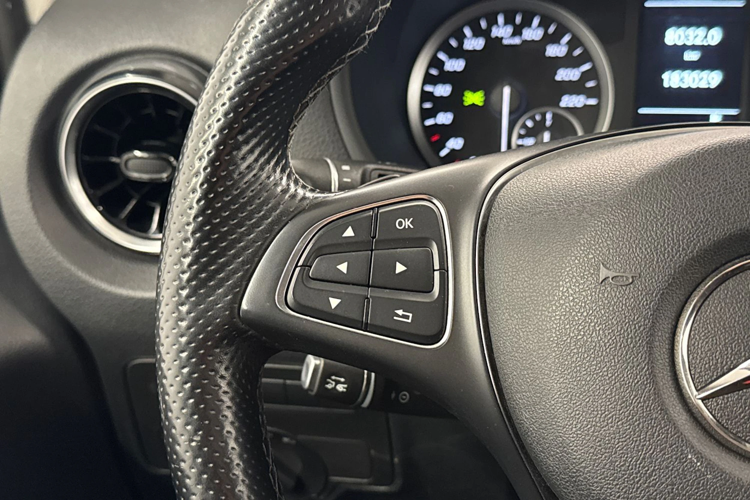 musta Mercedes-Benz Vito 2021 kuva 19.