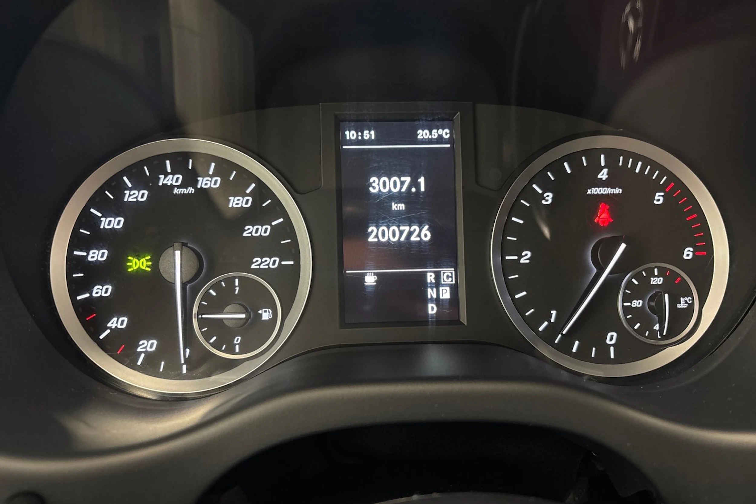 valkoinen Mercedes-Benz Vito 2021 kuva 10.