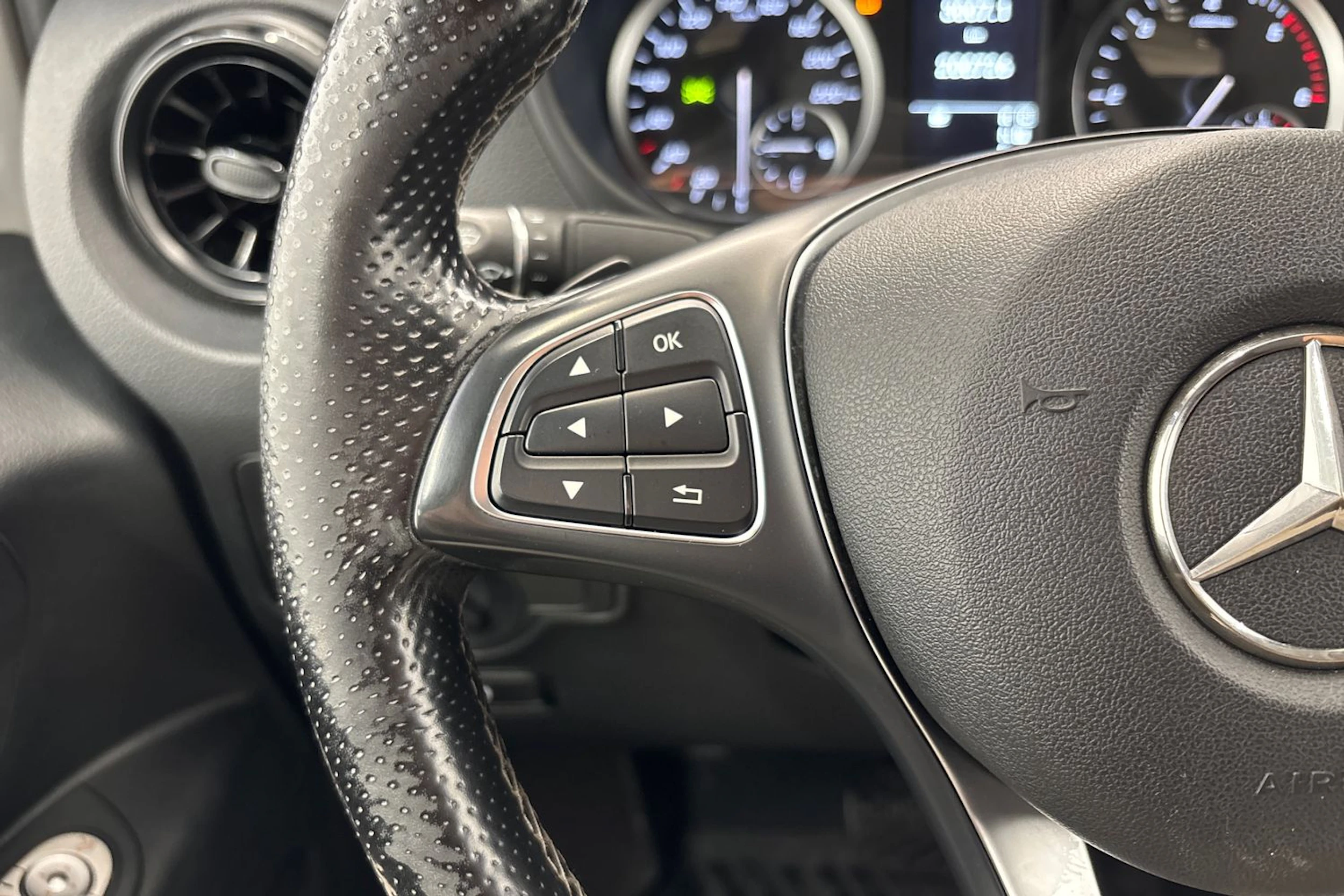 valkoinen Mercedes-Benz Vito 2021 kuva 11.