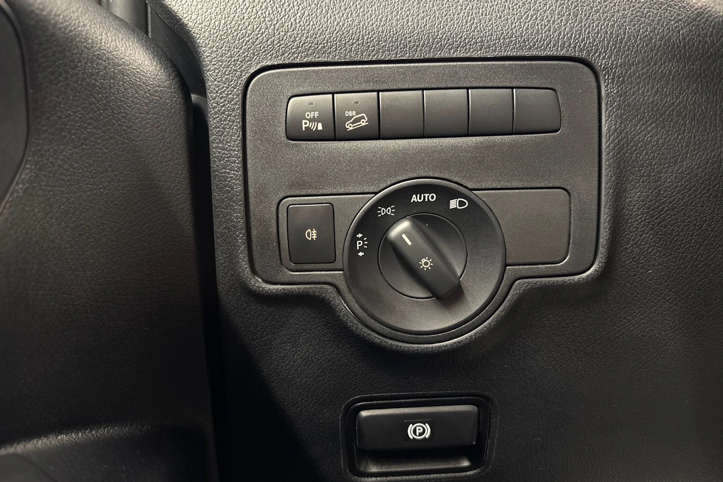 valkoinen Mercedes-Benz Vito 2021 kuva 17.
