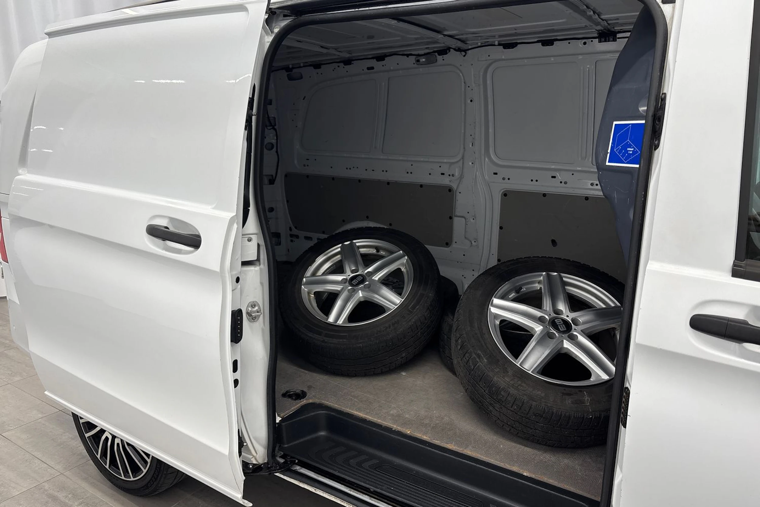 valkoinen Mercedes-Benz Vito 2021 kuva 20.