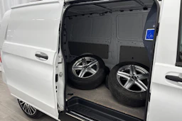 valkoinen Mercedes-Benz Vito 2021 kuva 20.