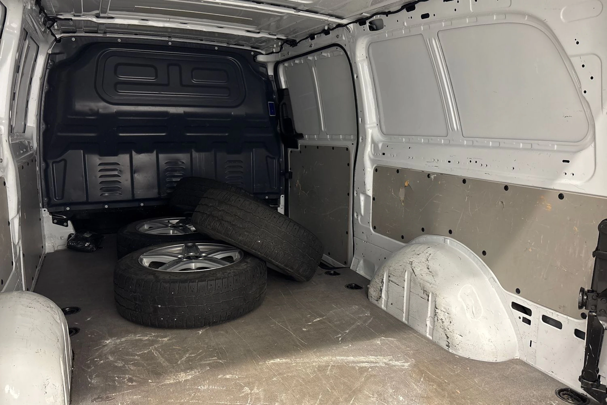 valkoinen Mercedes-Benz Vito 2021 kuva 23.