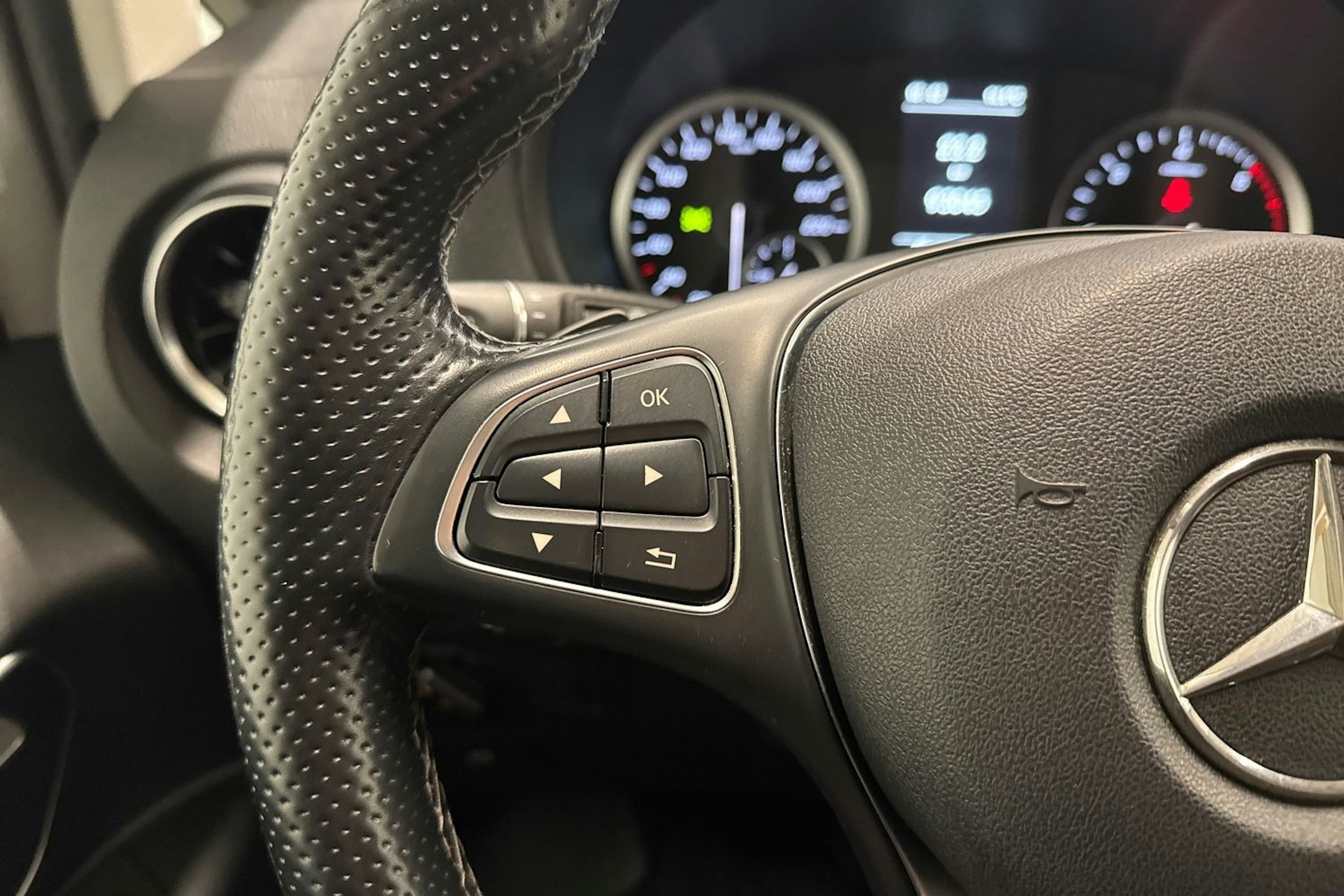 valkoinen Mercedes-Benz Vito 2021 kuva 16.