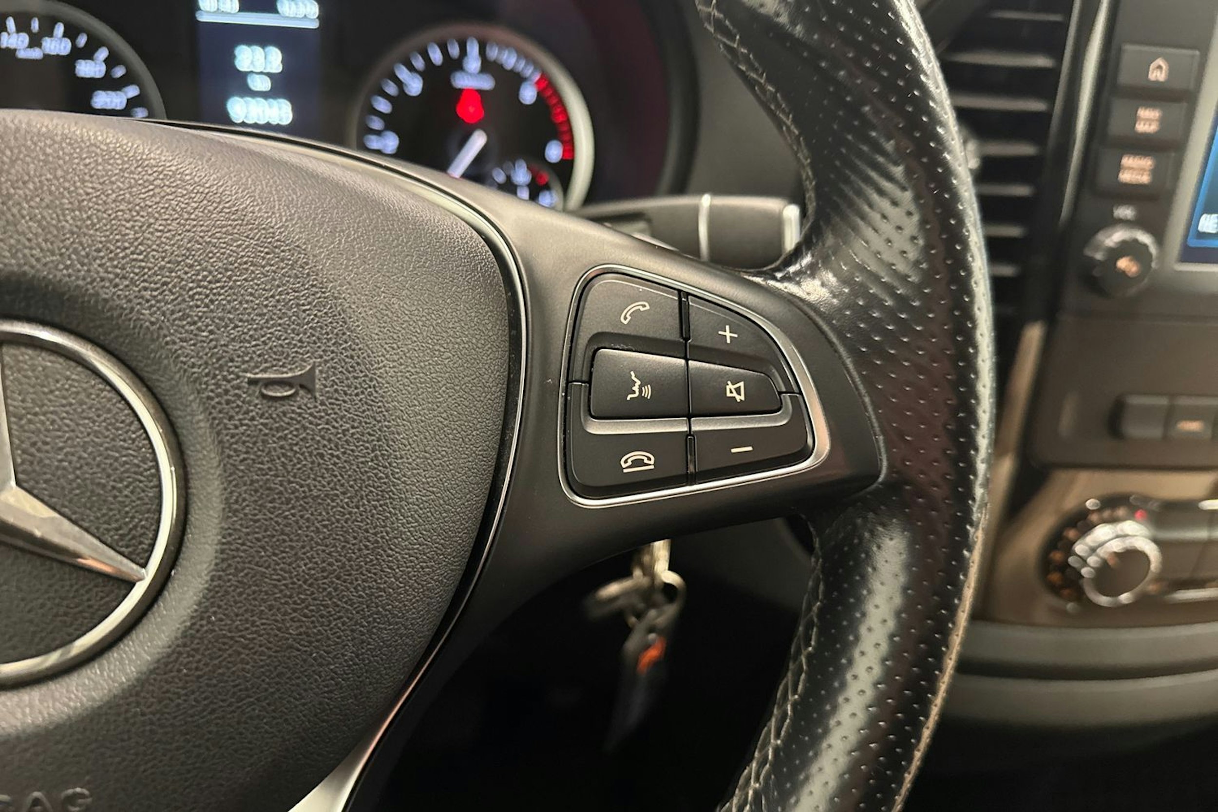 valkoinen Mercedes-Benz Vito 2021 kuva 17.