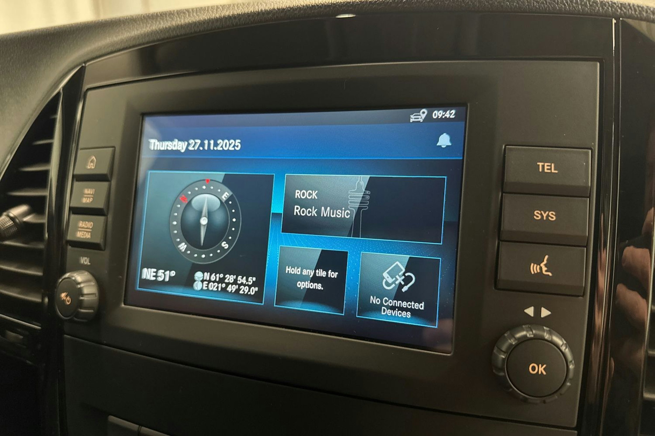 valkoinen Mercedes-Benz Vito 2021 kuva 18.