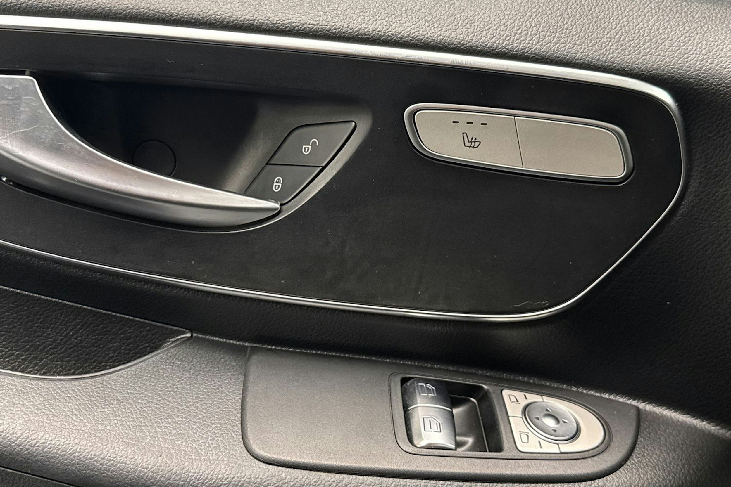 valkoinen Mercedes-Benz Vito 2021 kuva 24.