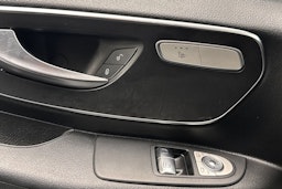 valkoinen Mercedes-Benz Vito 2021 kuva 24.