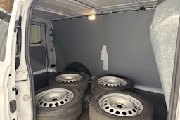 valkoinen Mercedes-Benz Vito 2021 kuva 27.