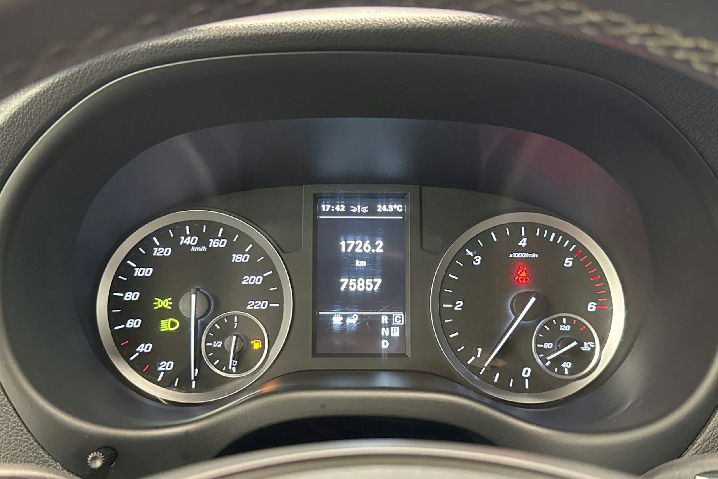 harmaa Mercedes-Benz Vito 2021 kuva 16.