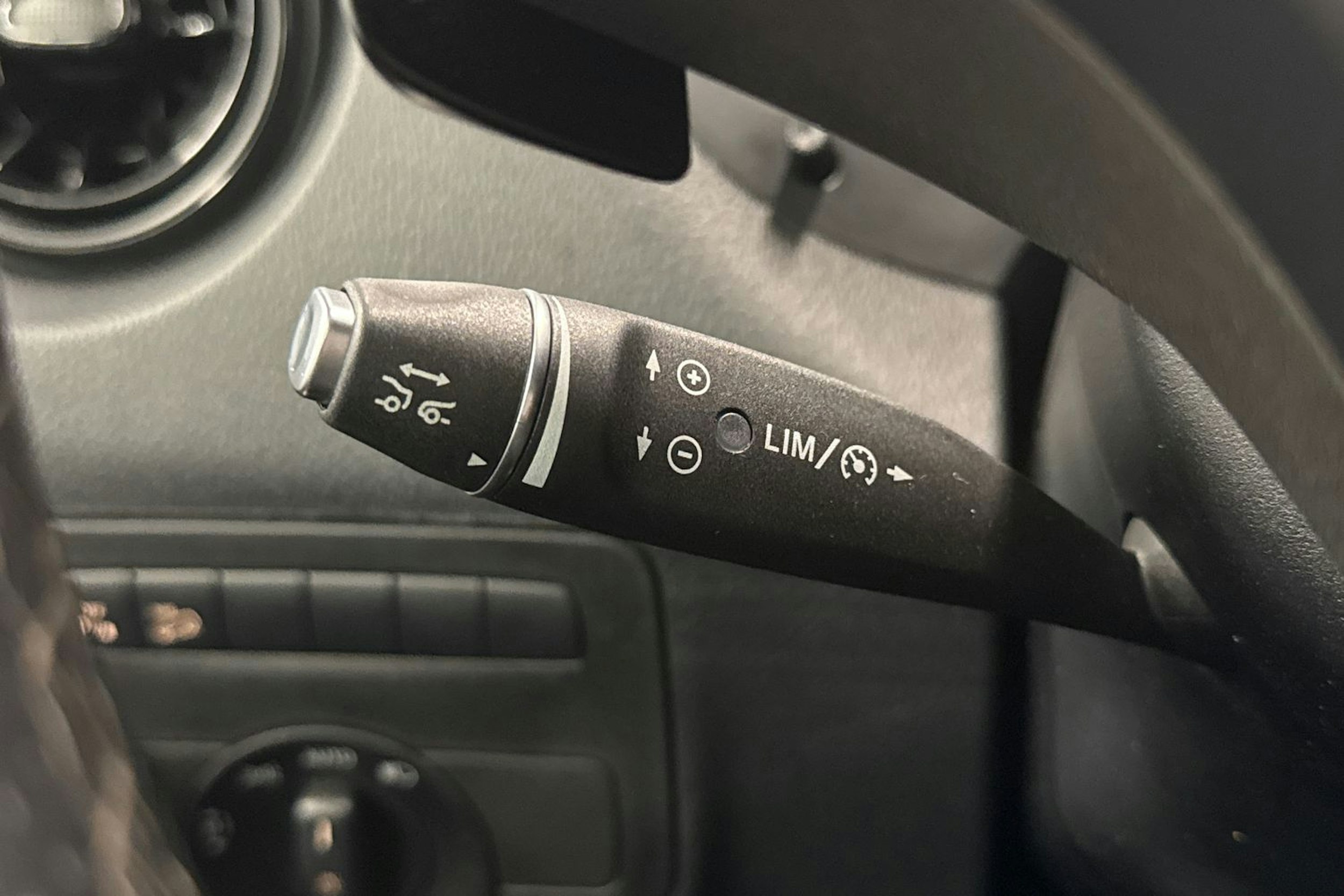 harmaa Mercedes-Benz Vito 2021 kuva 17.