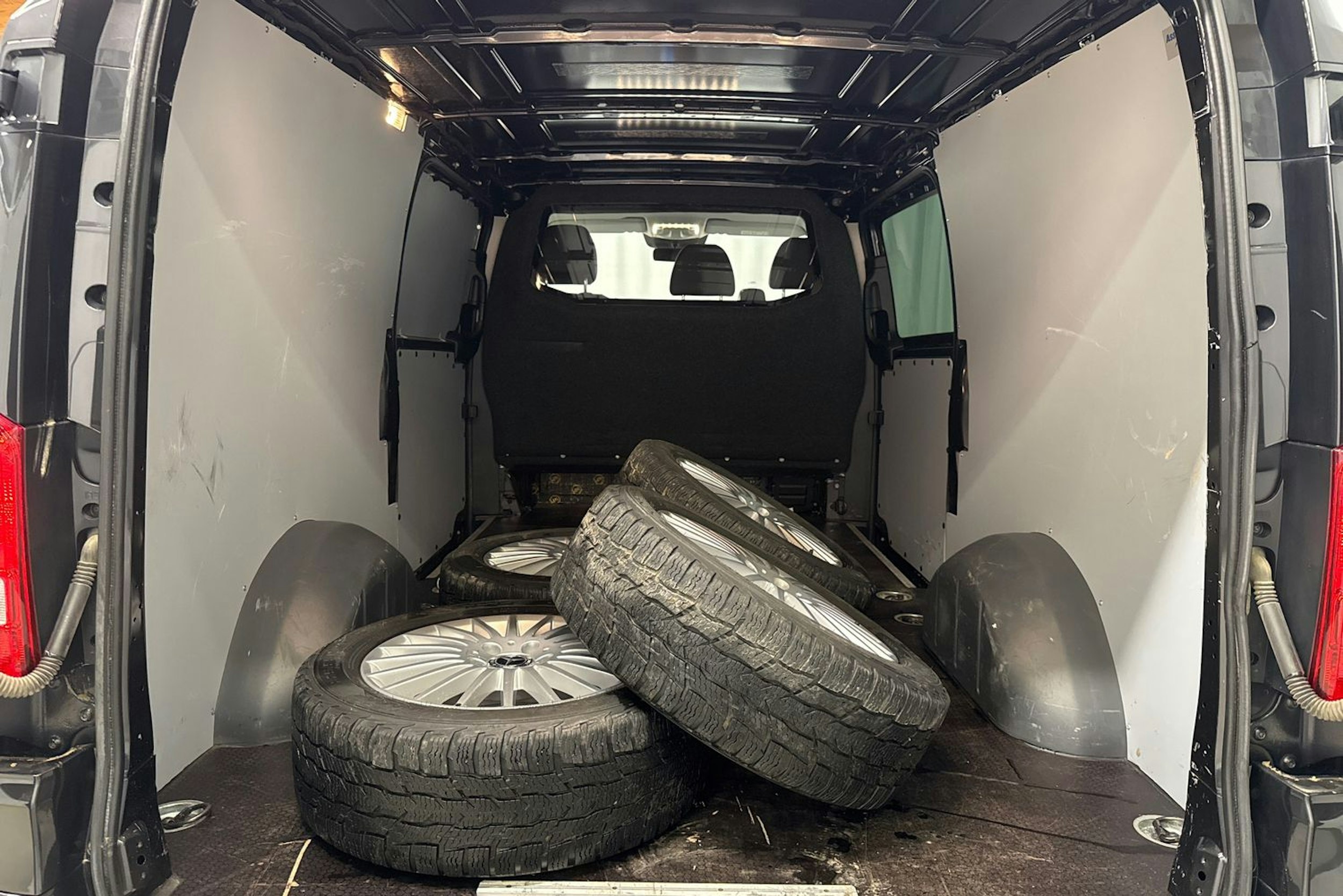 harmaa Mercedes-Benz Vito 2021 kuva 26.