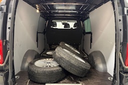 harmaa Mercedes-Benz Vito 2021 kuva 26.