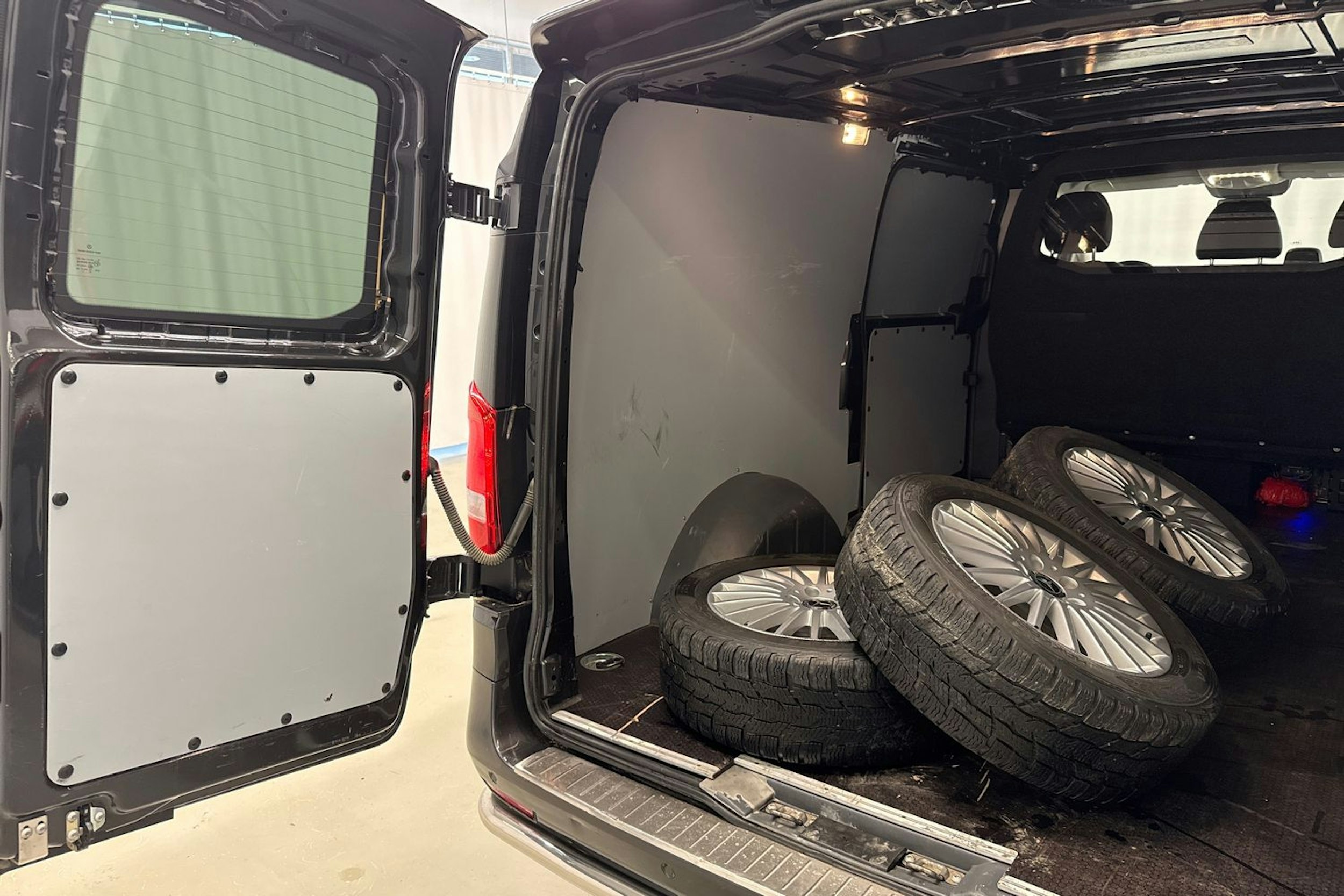 harmaa Mercedes-Benz Vito 2021 kuva 27.