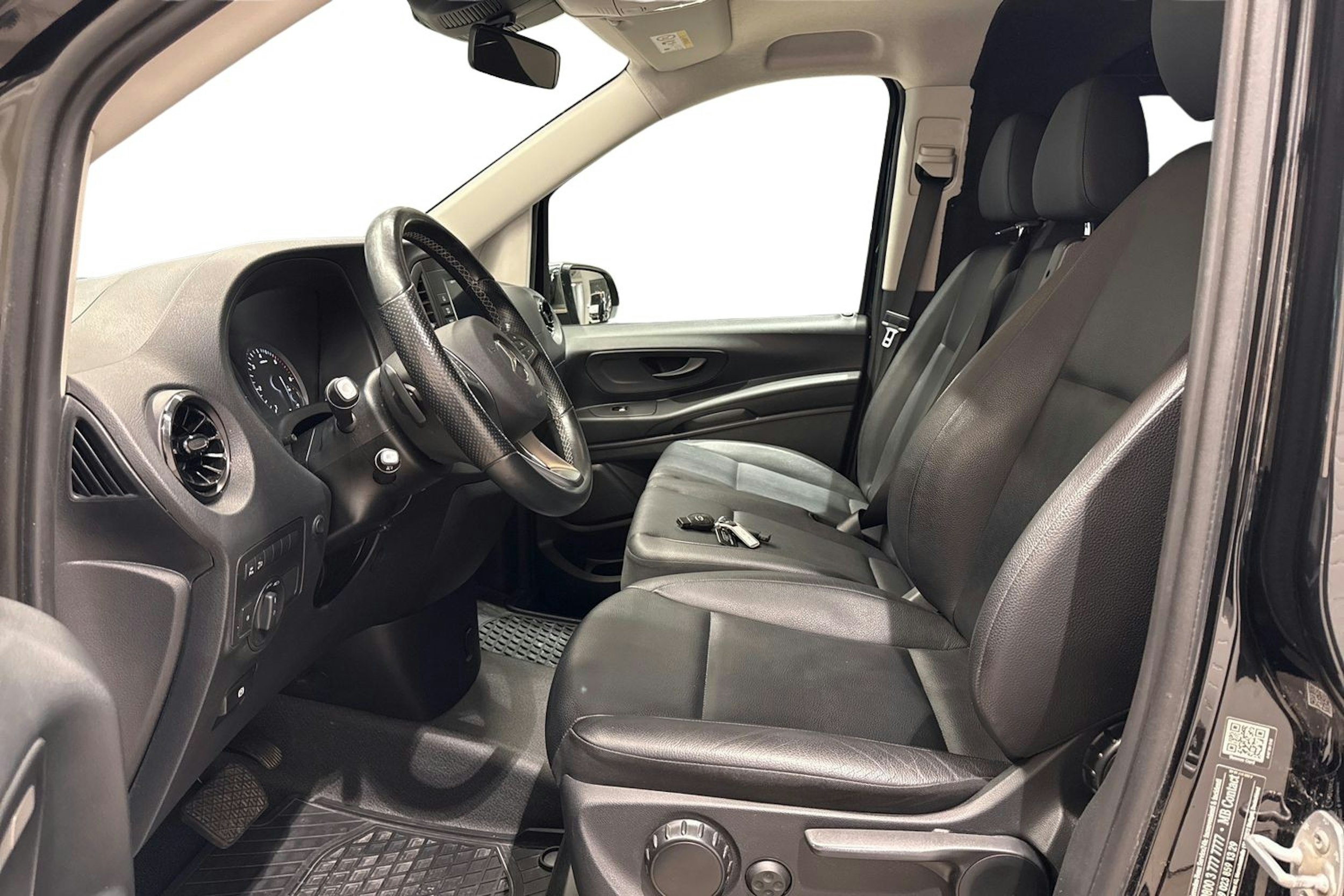 musta Mercedes-Benz Vito 2021 kuva 9.