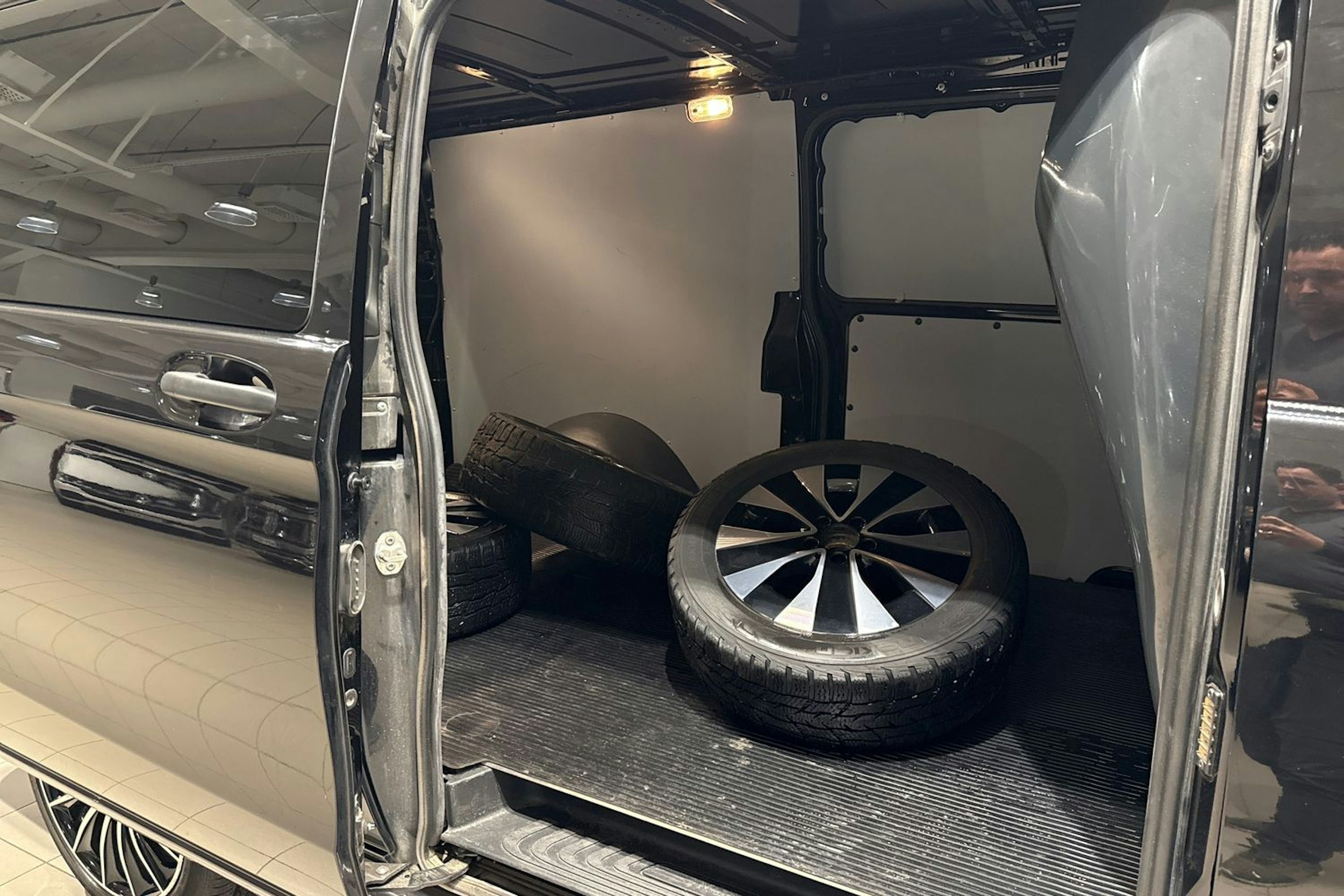 musta Mercedes-Benz Vito 2021 kuva 16.
