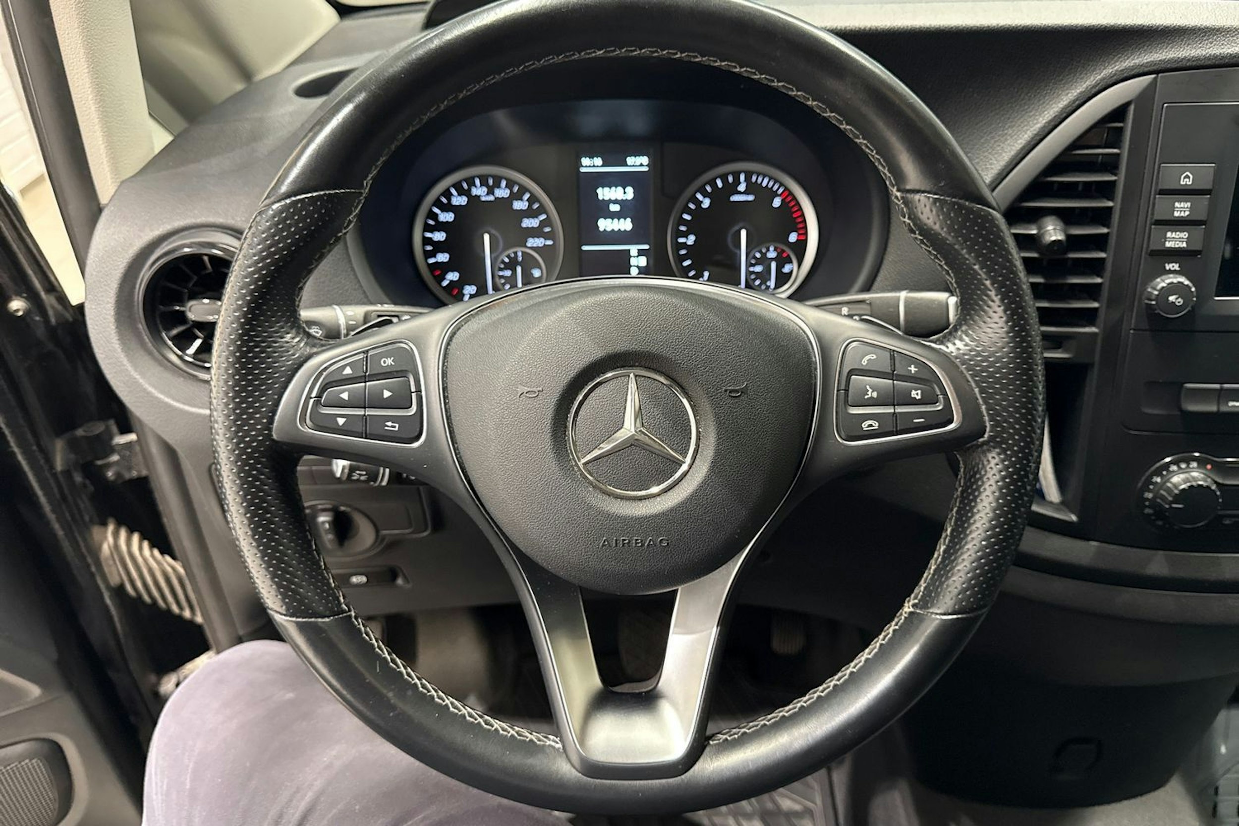 musta Mercedes-Benz Vito 2021 kuva 17.