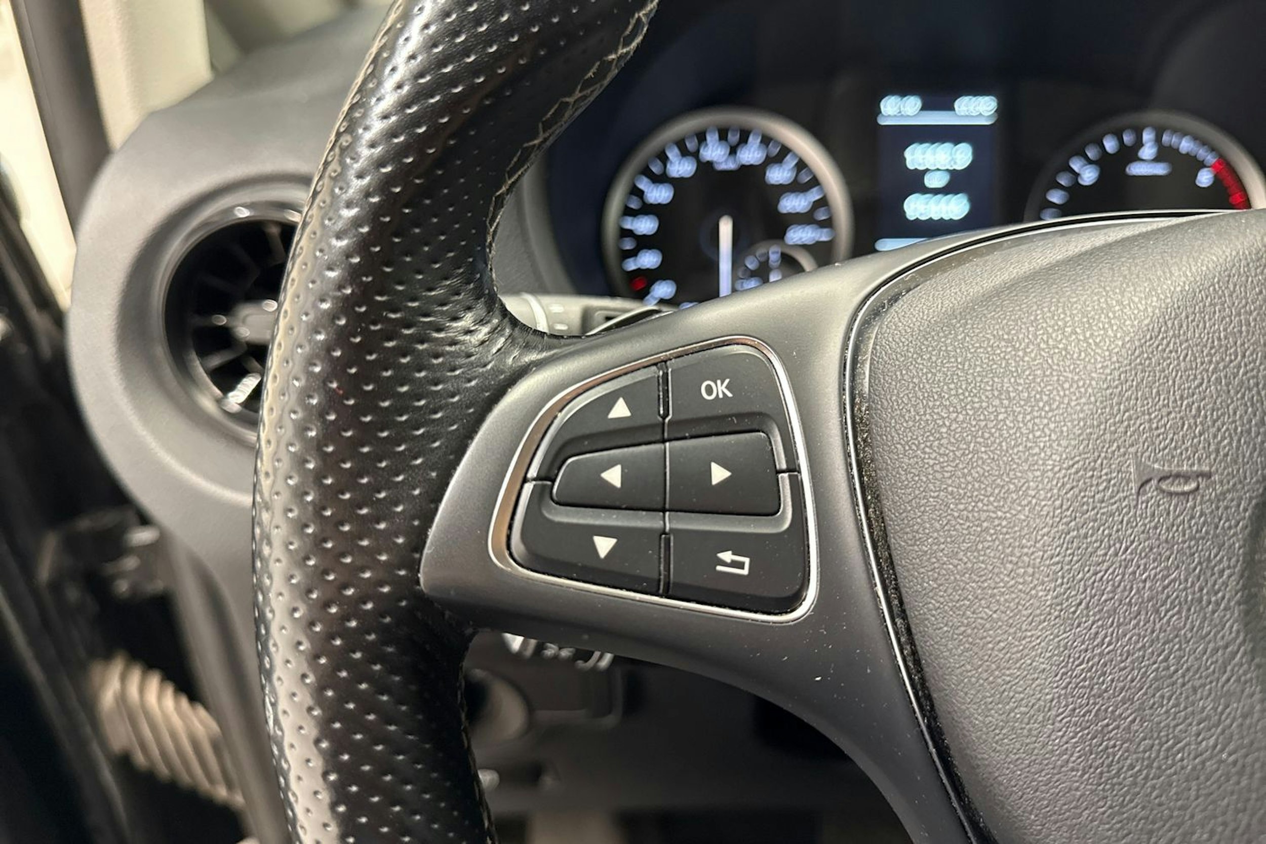 musta Mercedes-Benz Vito 2021 kuva 18.