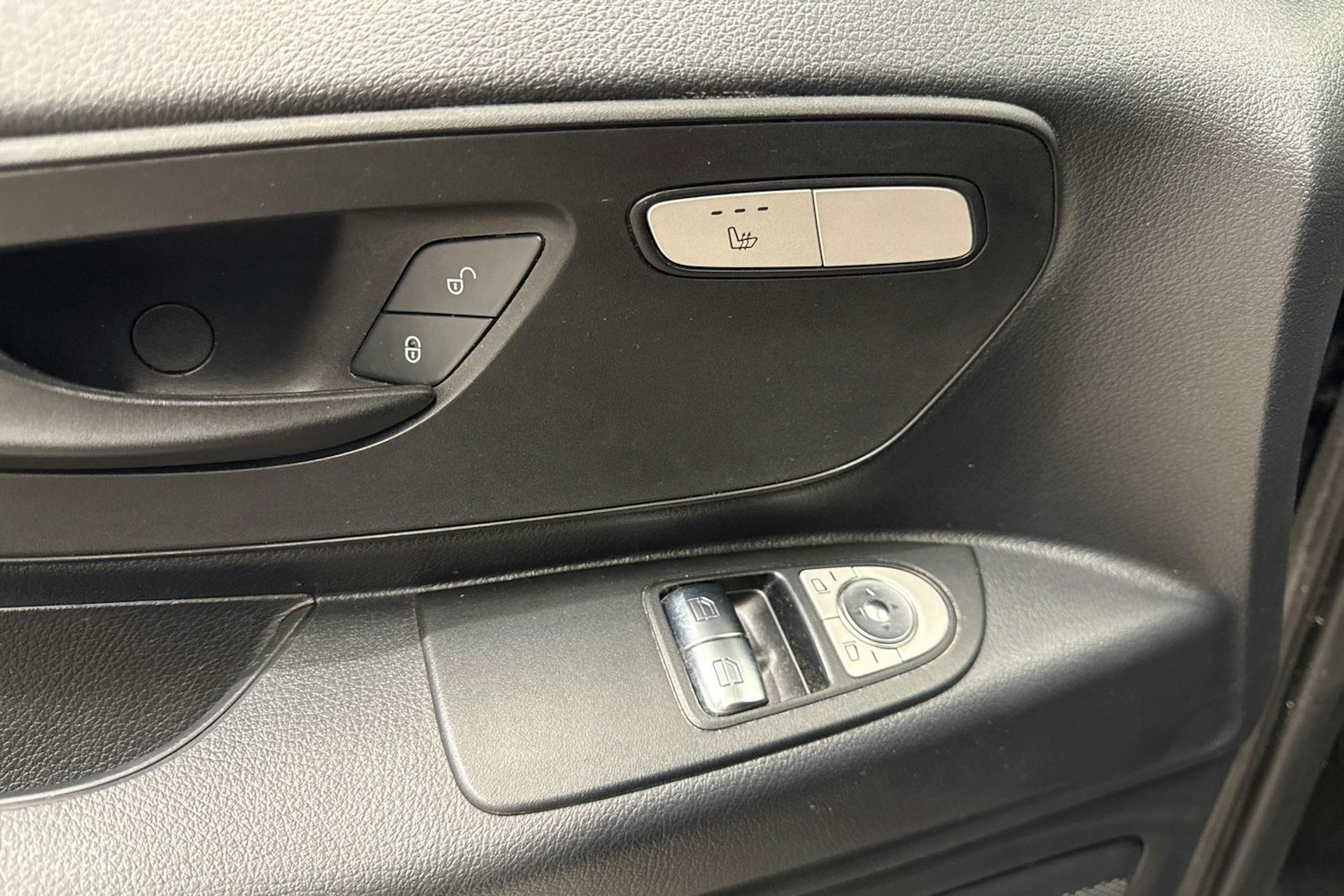 musta Mercedes-Benz Vito 2021 kuva 23.