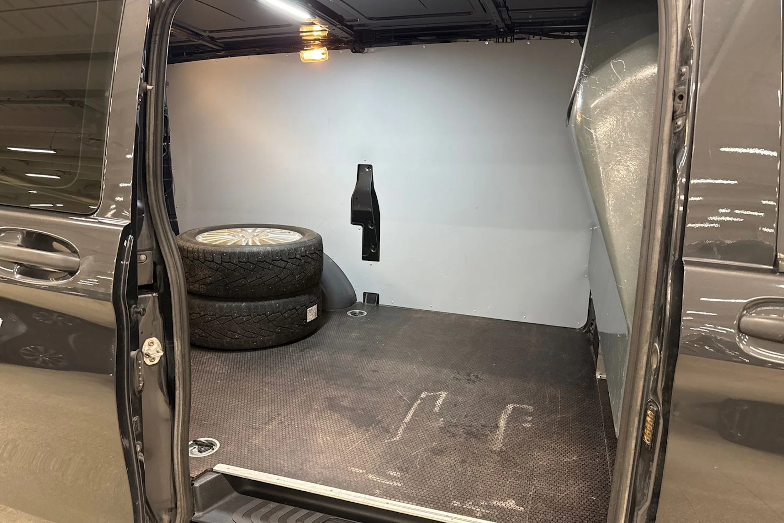 harmaa Mercedes-Benz Vito 2021 kuva 10.