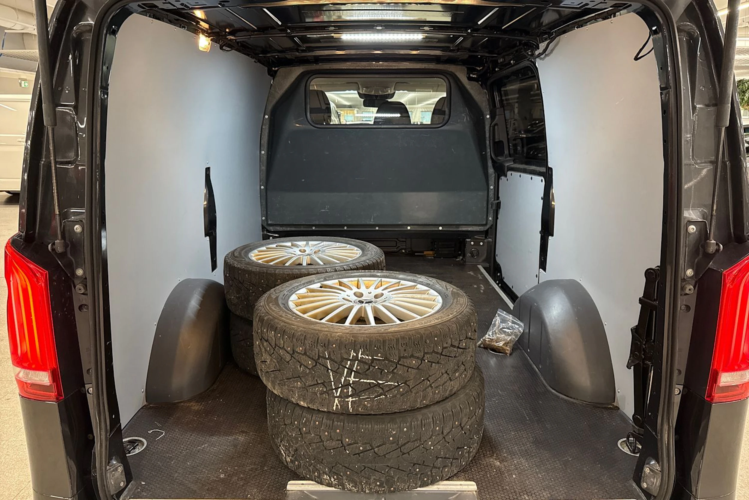 harmaa Mercedes-Benz Vito 2021 kuva 11.