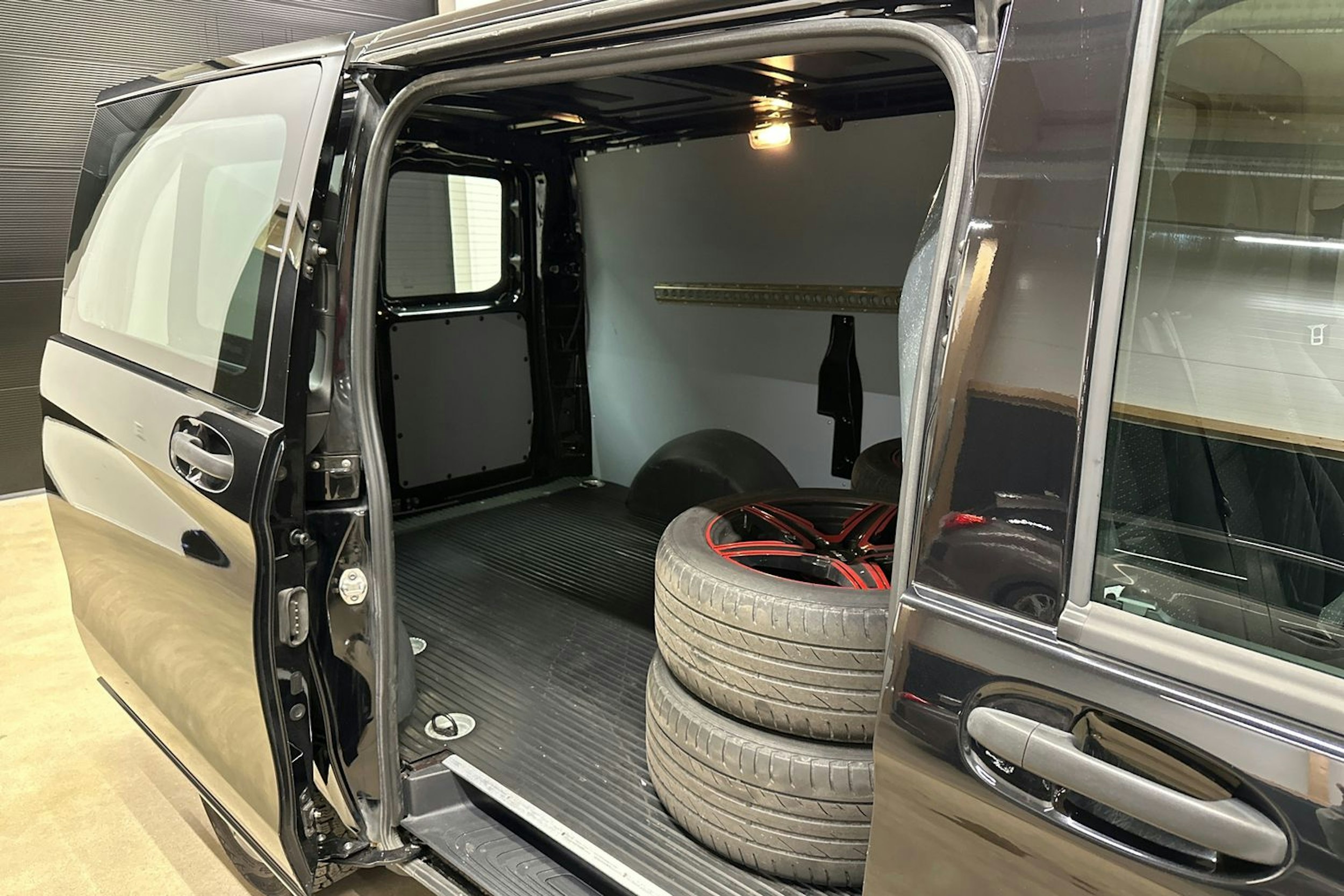 met. musta Mercedes-Benz Vito 2021 kuva 28.