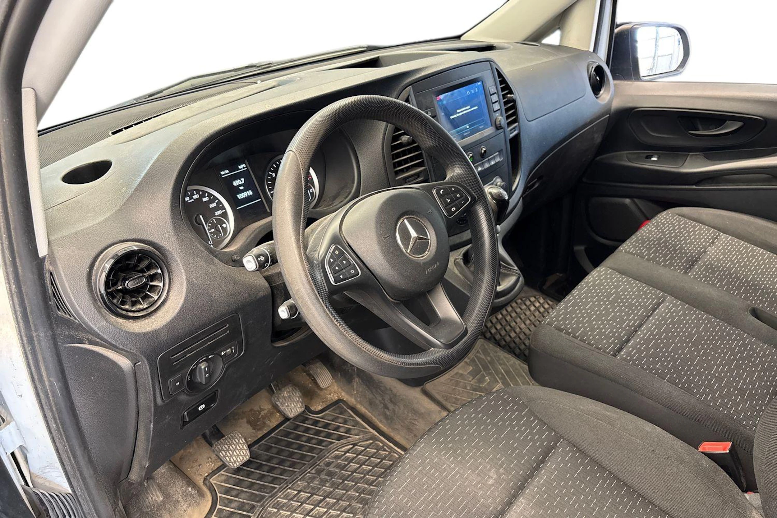 valkoinen Mercedes-Benz Vito 2021 kuva 3.