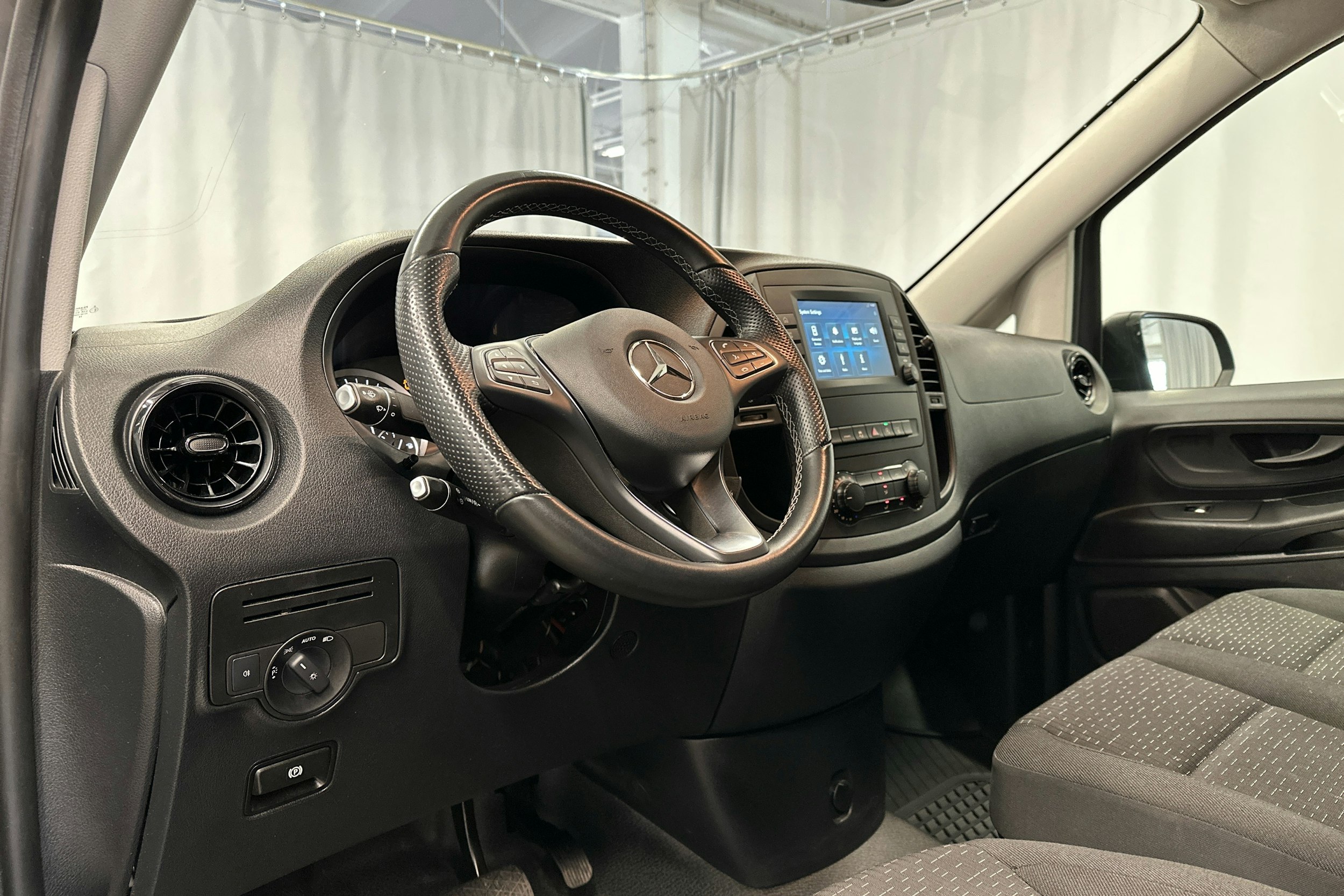 harmaa Mercedes-Benz Vito 2022 kuva 6.