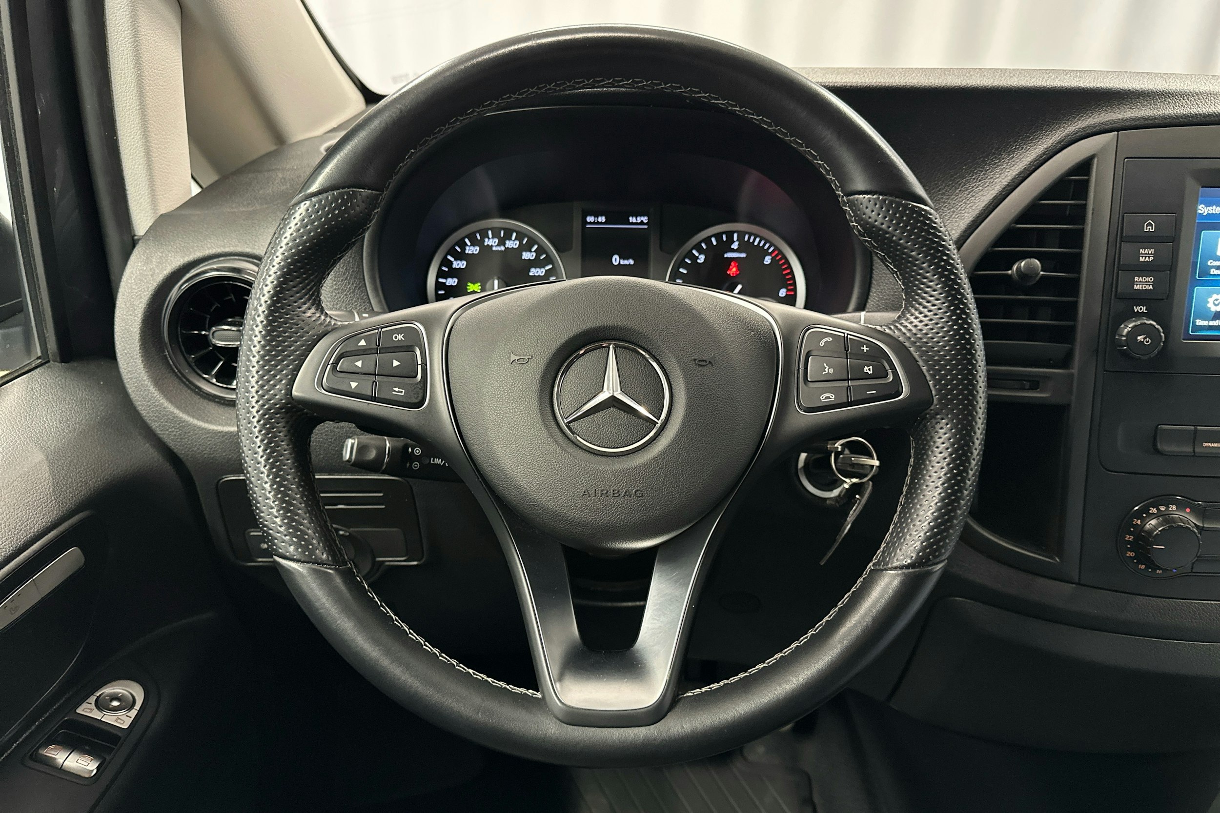 harmaa Mercedes-Benz Vito 2022 kuva 7.